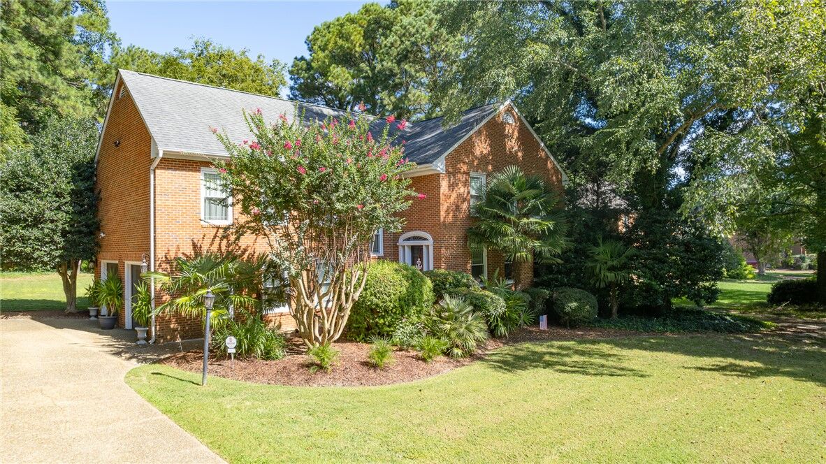 Property Photo: 705 Marlbank Drive VA 23692
