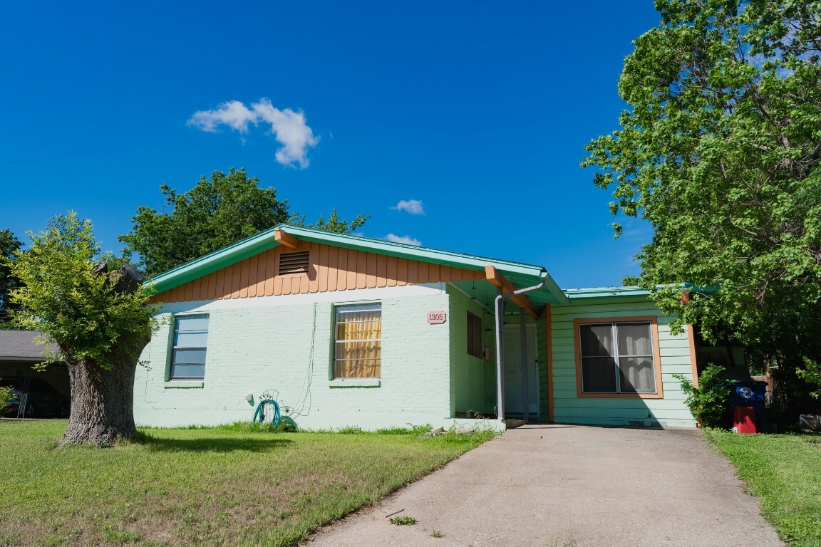 Property Photo: 1305 Larkspur Road TX 78758
