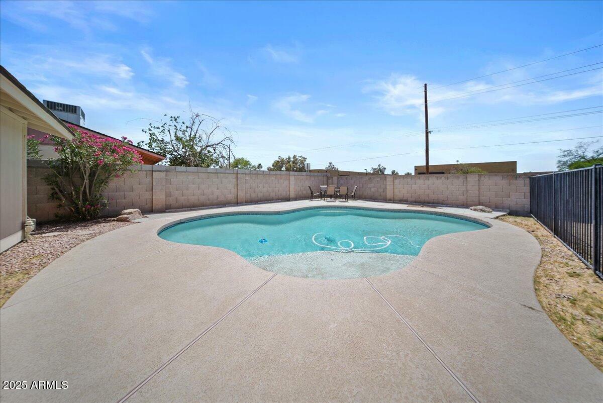 Property Photo: 724 N Pine Street AZ 85233
