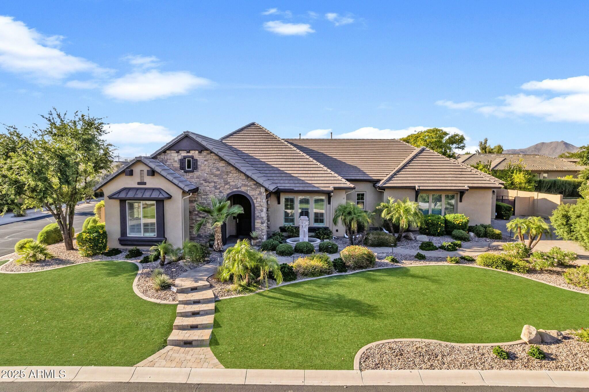 Property Photo: 6918 E Ivyglen Street AZ 85207