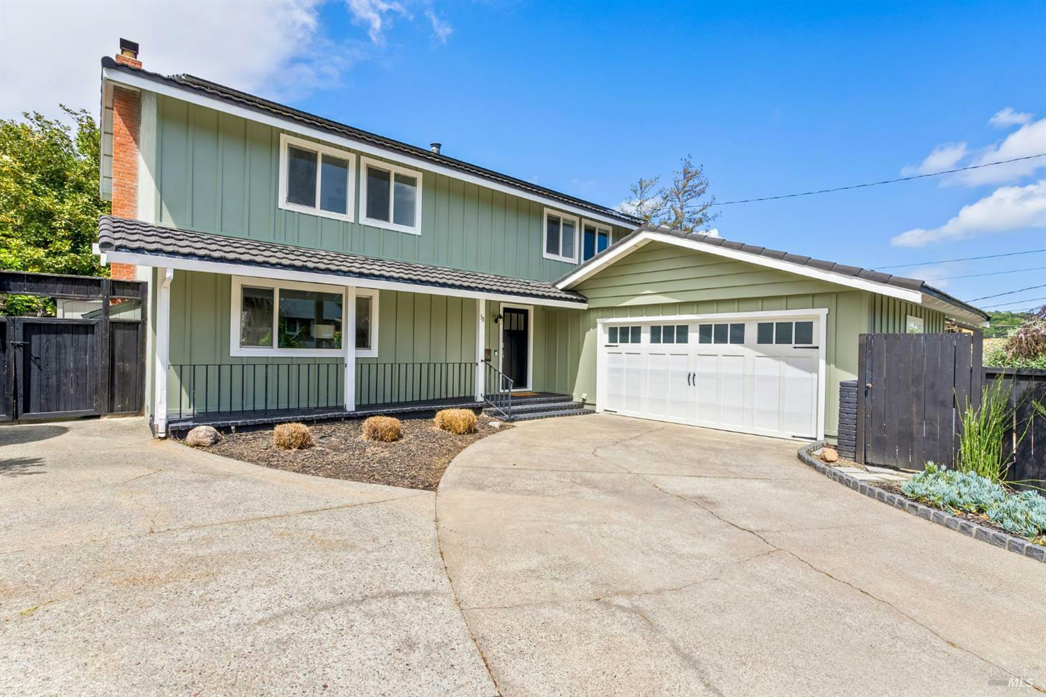 Property Photo: 38 Twelveoak Hill Drive CA 94903