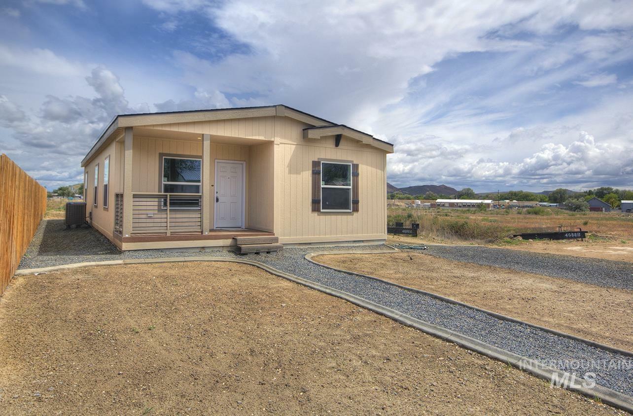 Property Photo: 496 N Elm St OR 97918