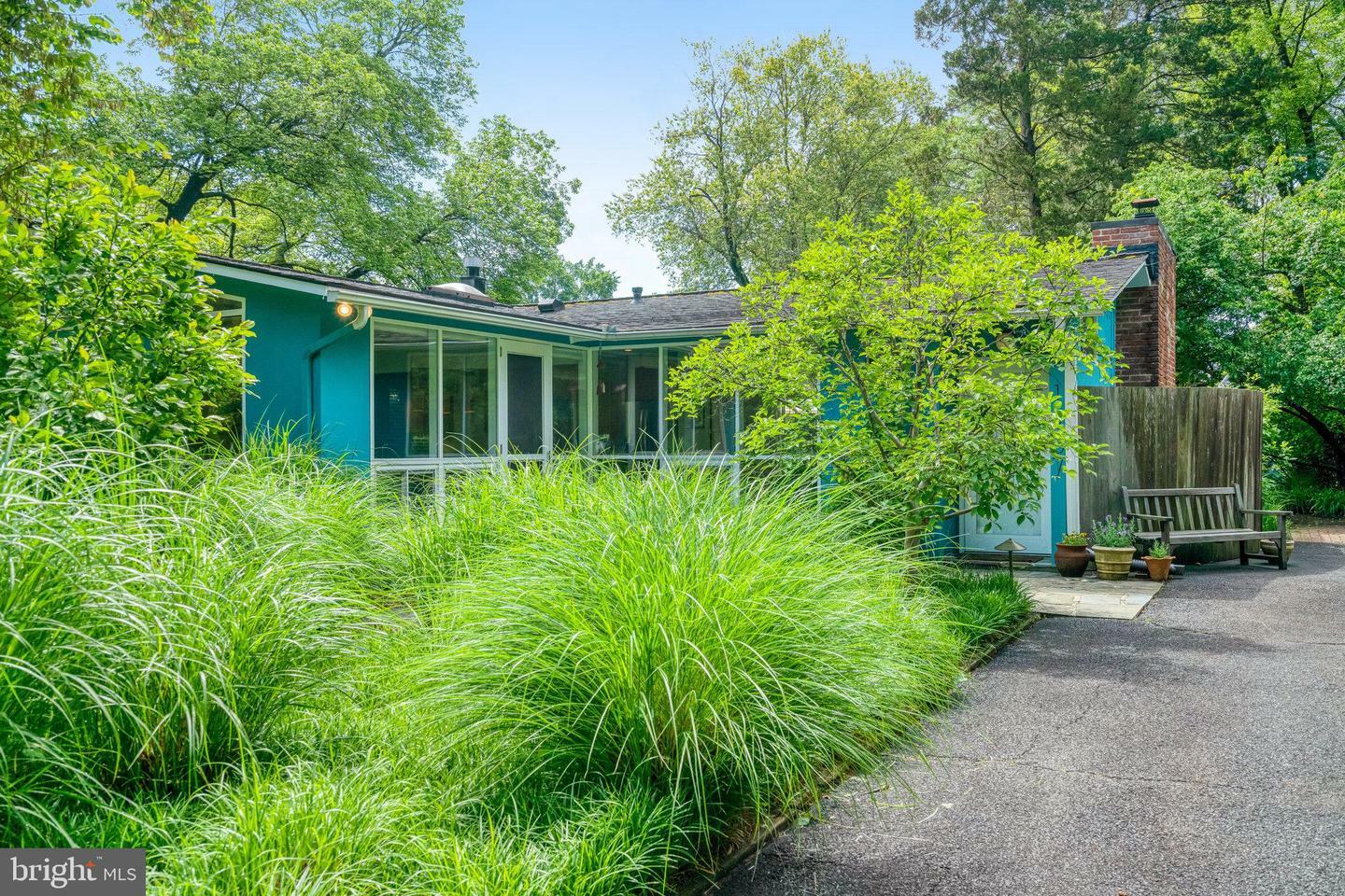 Property Photo: 1937 Marthas Road VA 22307