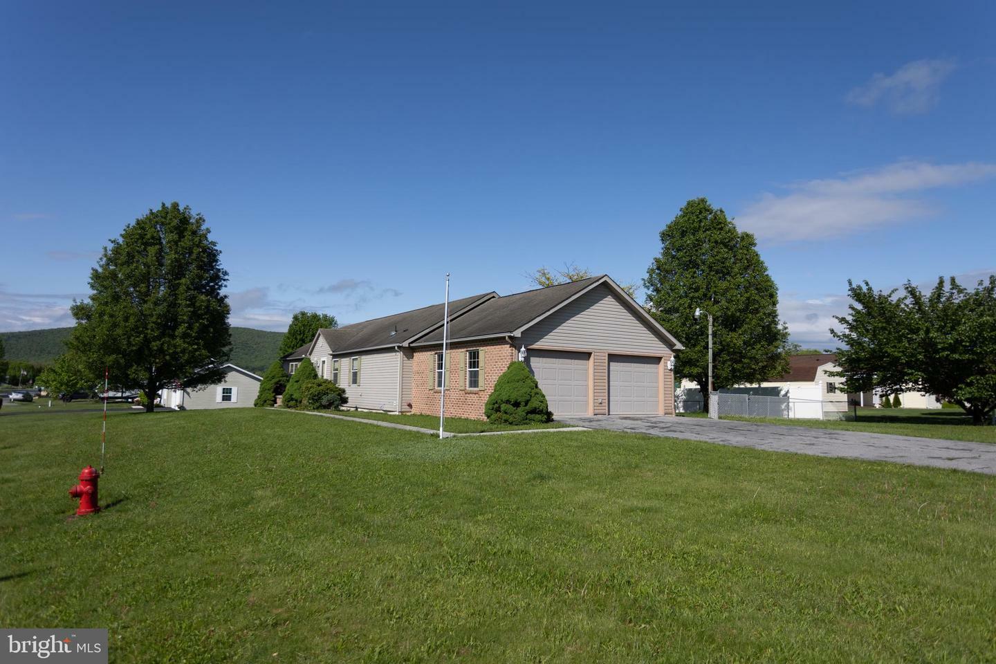 Property Photo: 186 Hampton Drive PA 17202