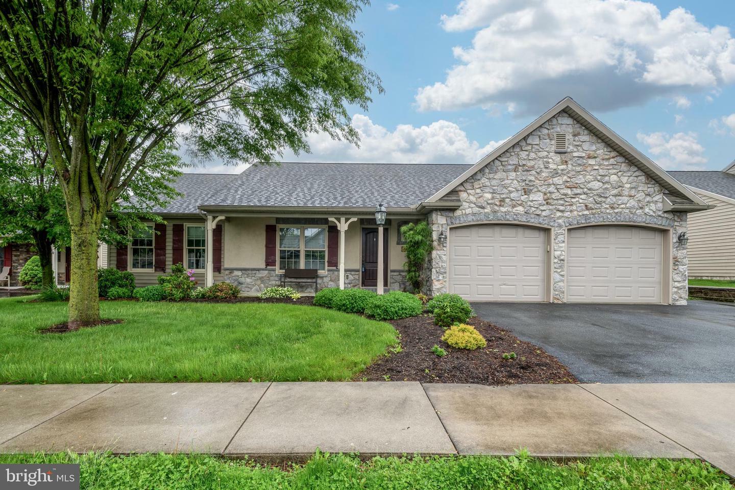 Property Photo: 877 Cambridge Drive PA 17545