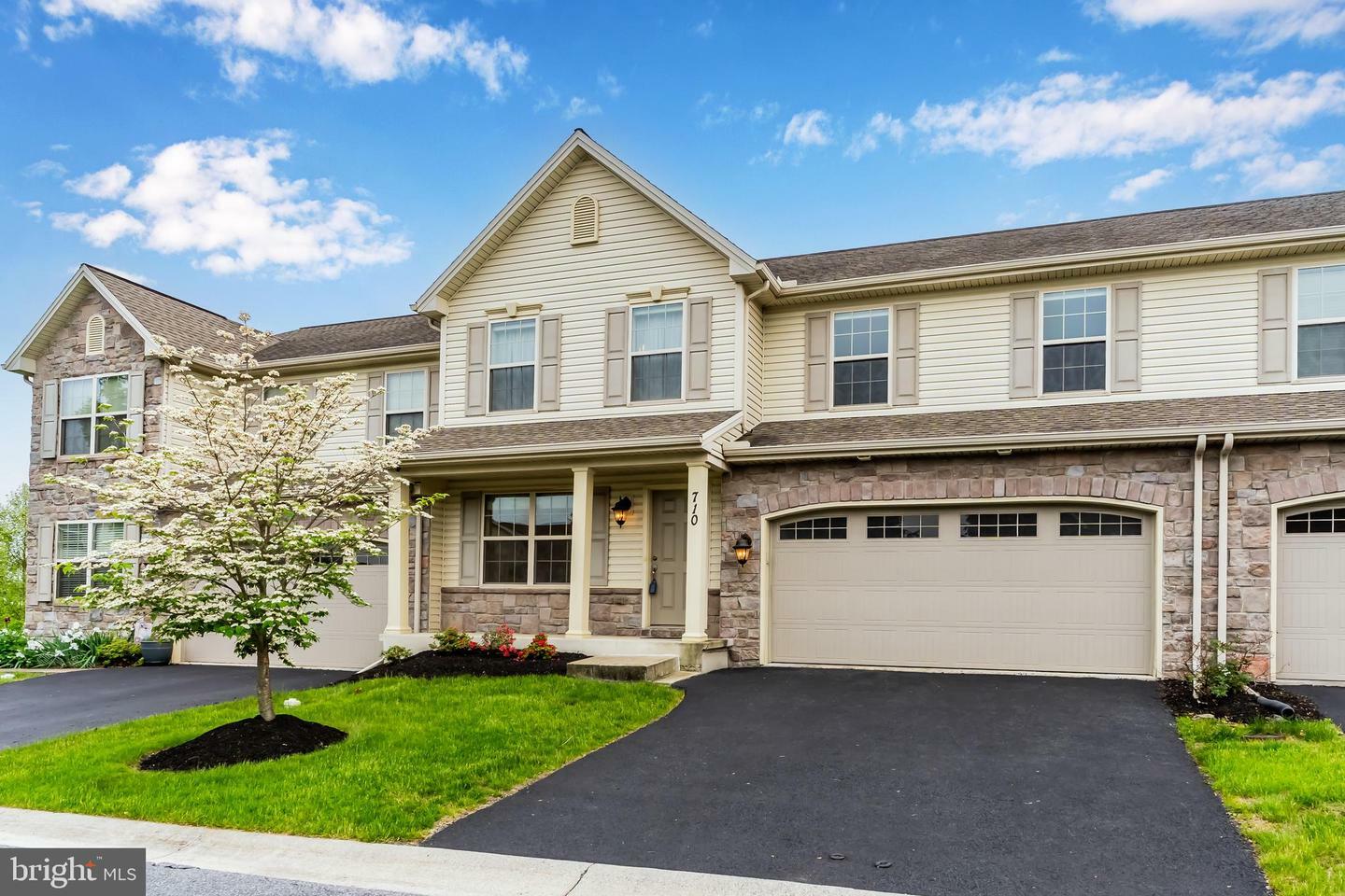 Property Photo: 710 Gladstone Court PA 17055