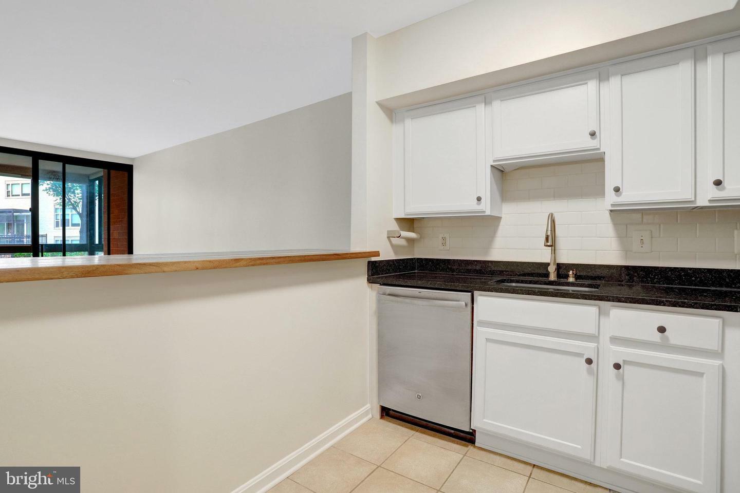 Property Photo: 1001 N Randolph Street 109 VA 22201