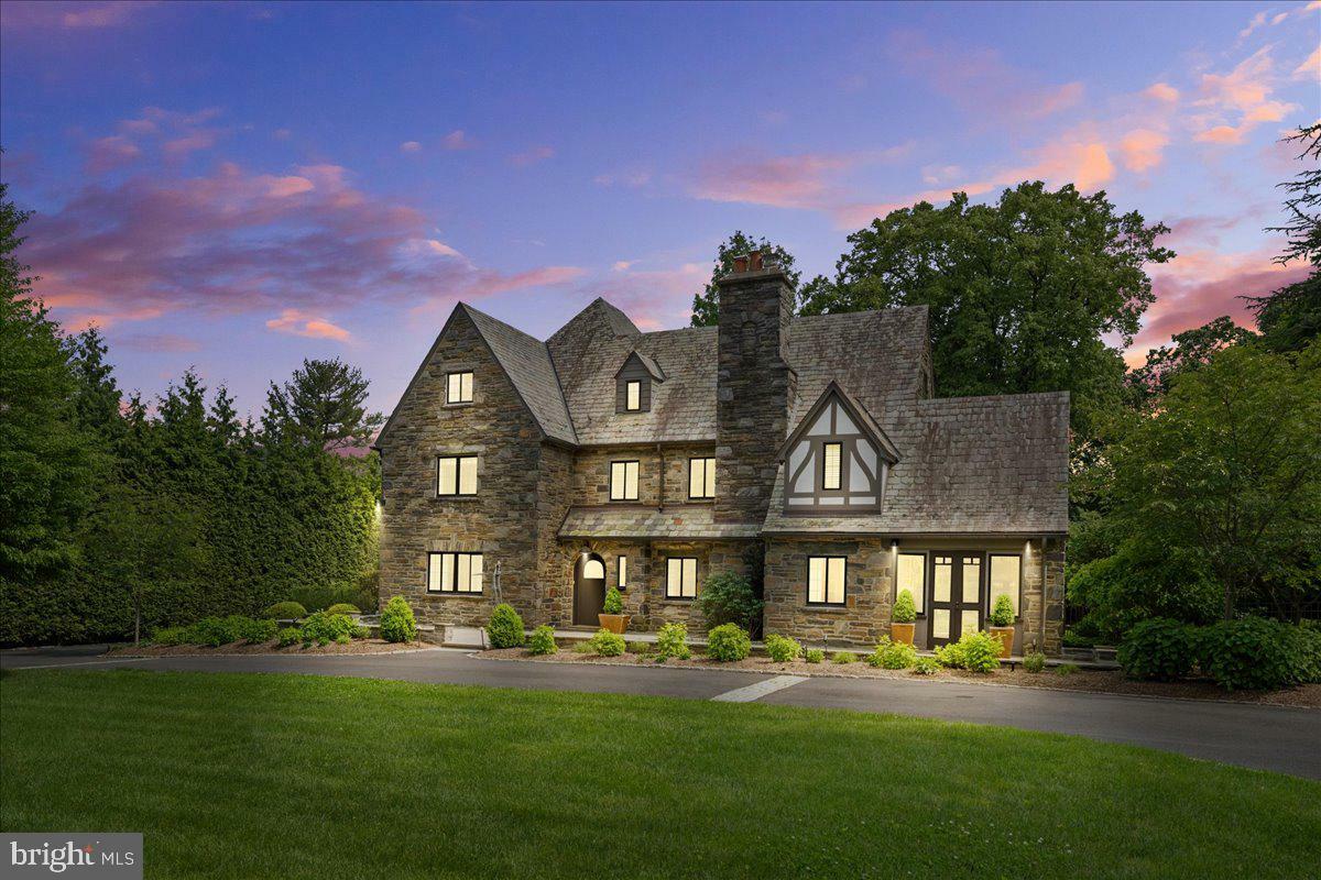 Property Photo: 304 Brentford Road PA 19041