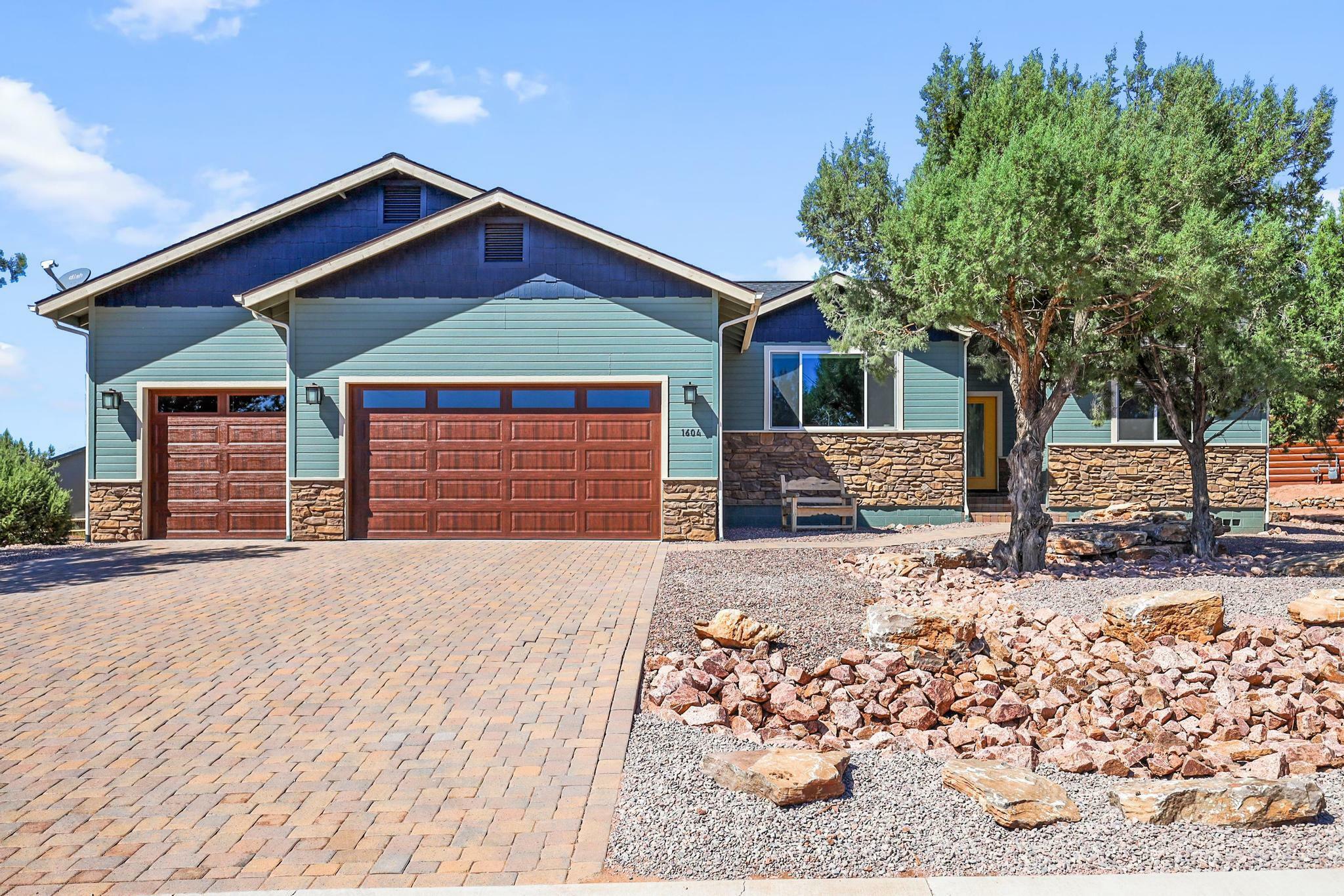 Property Photo: 1604 W Beech Parkway AZ 85541
