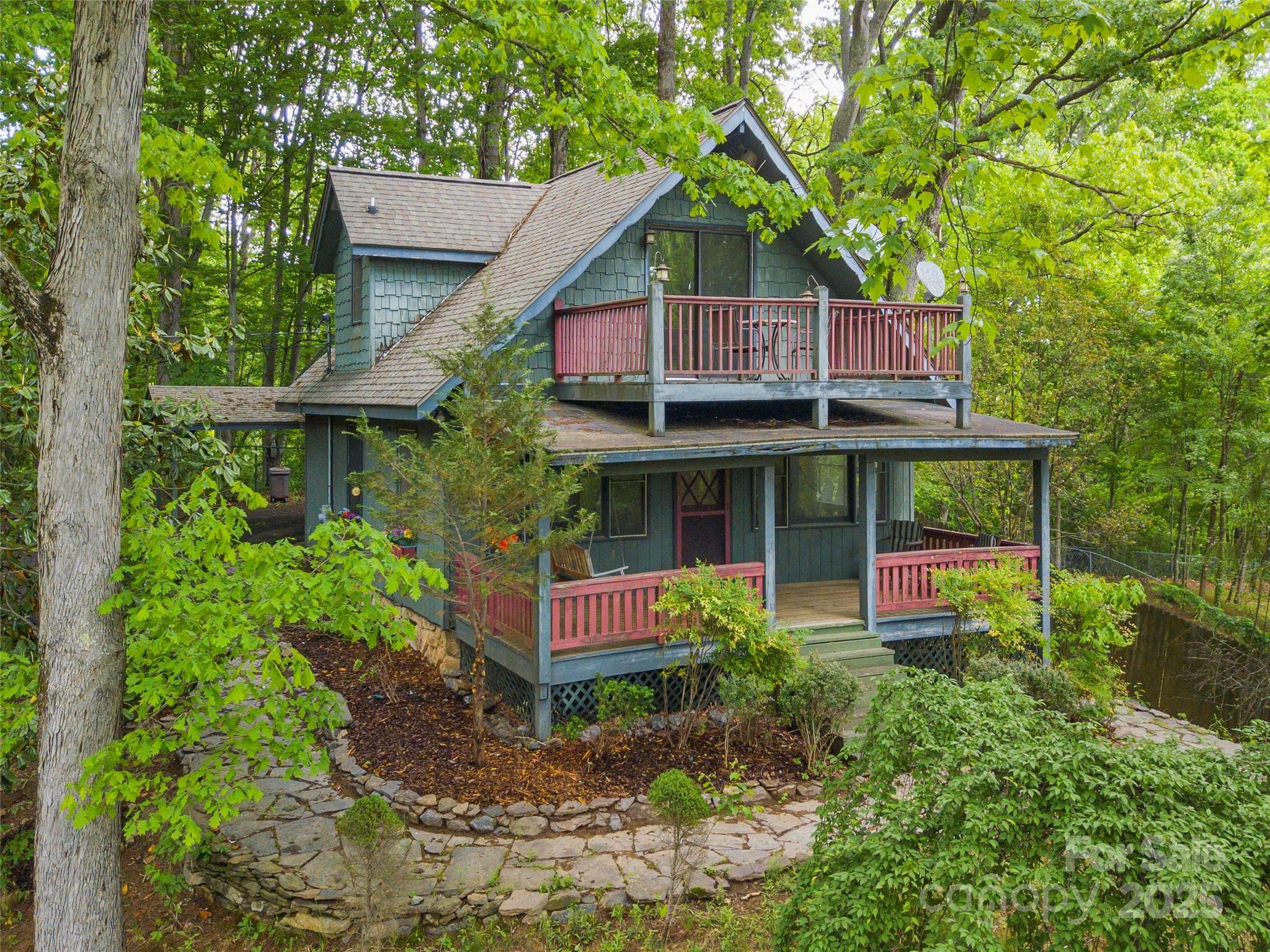 Property Photo: 318 Sandsridge Way NC 28785