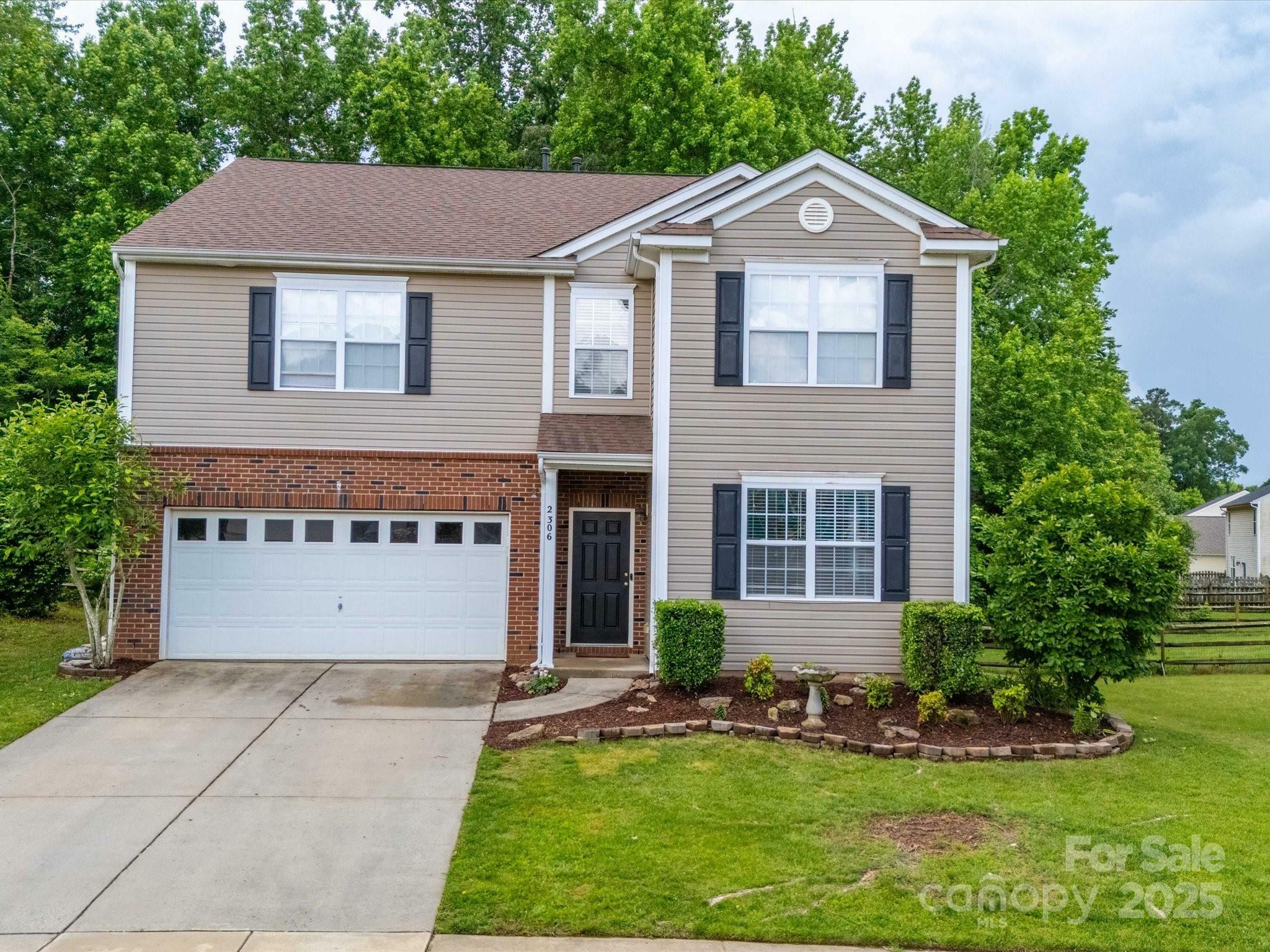 Property Photo: 2306 Nettleton Court NC 28105