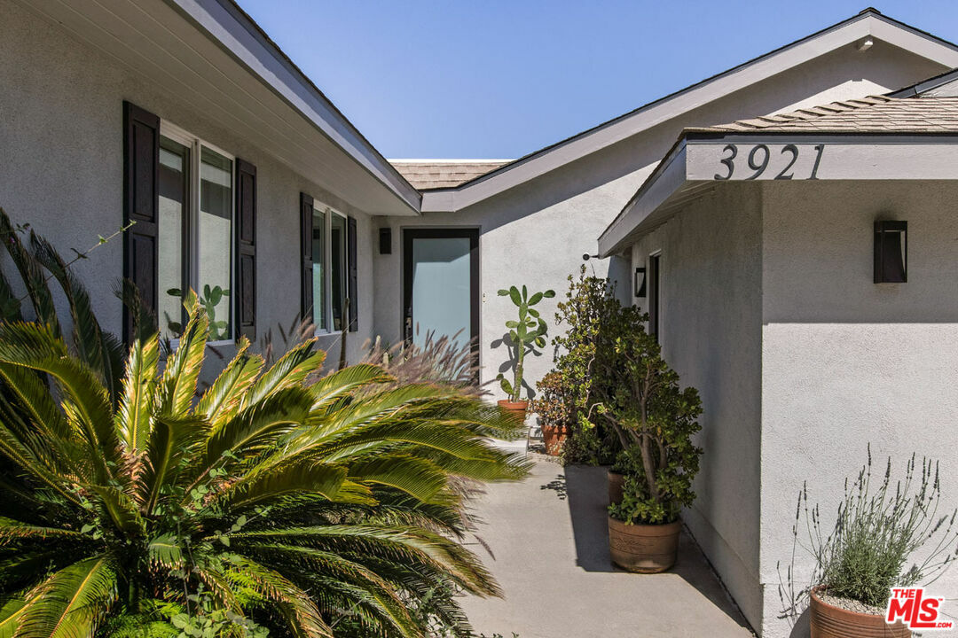 Property Photo: 3921 Wawona St CA 90065