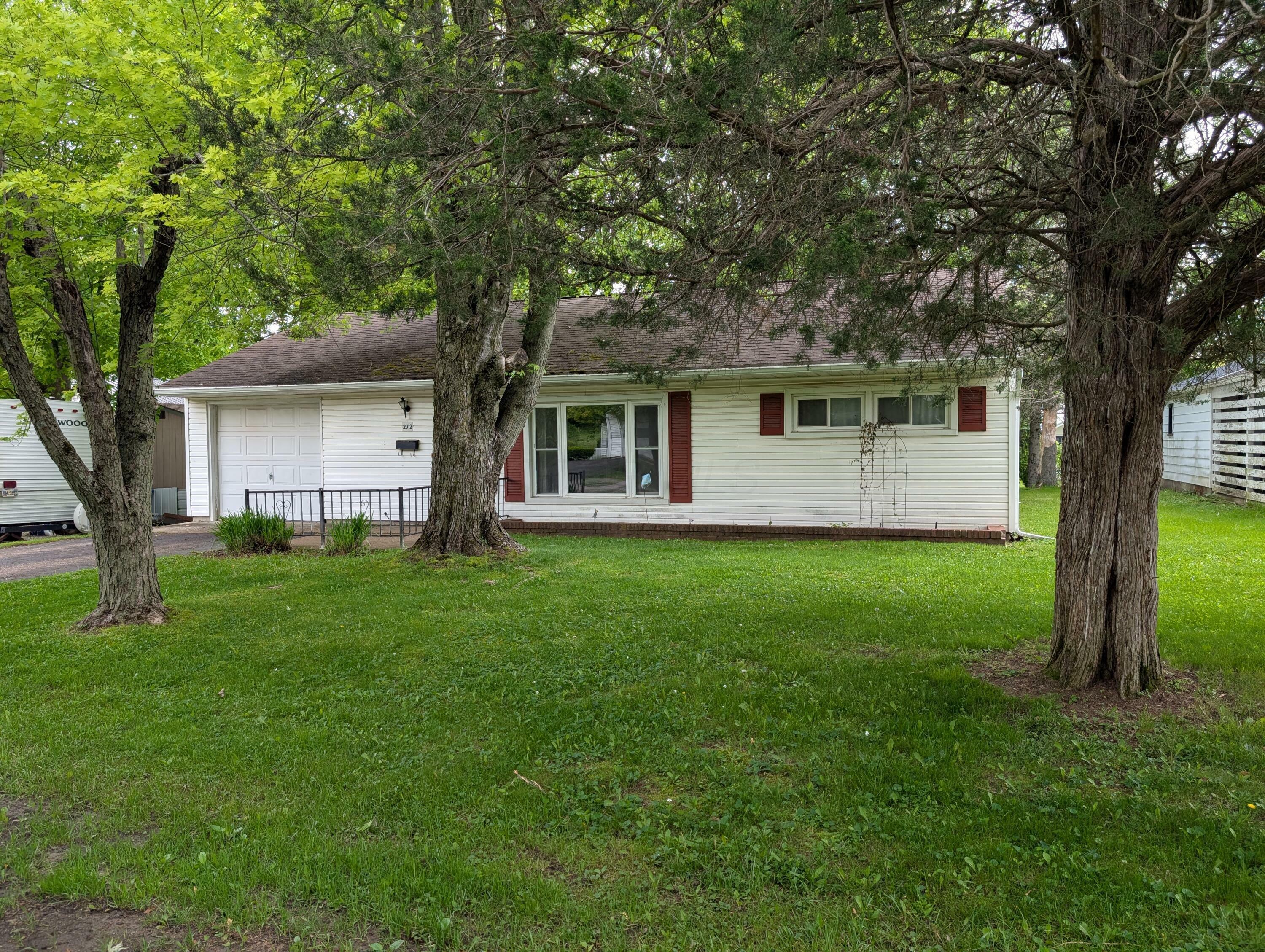 Property Photo: 272 Hillside Street OH 43338