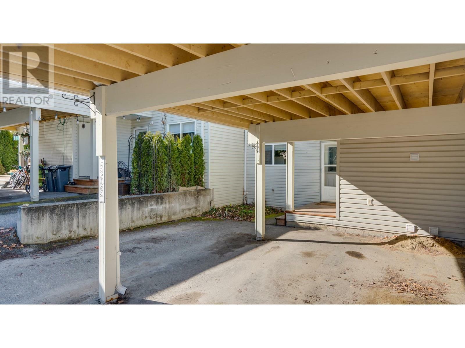 Photo de la propriété: 563 24 Street Northeast BC V1E 2K2