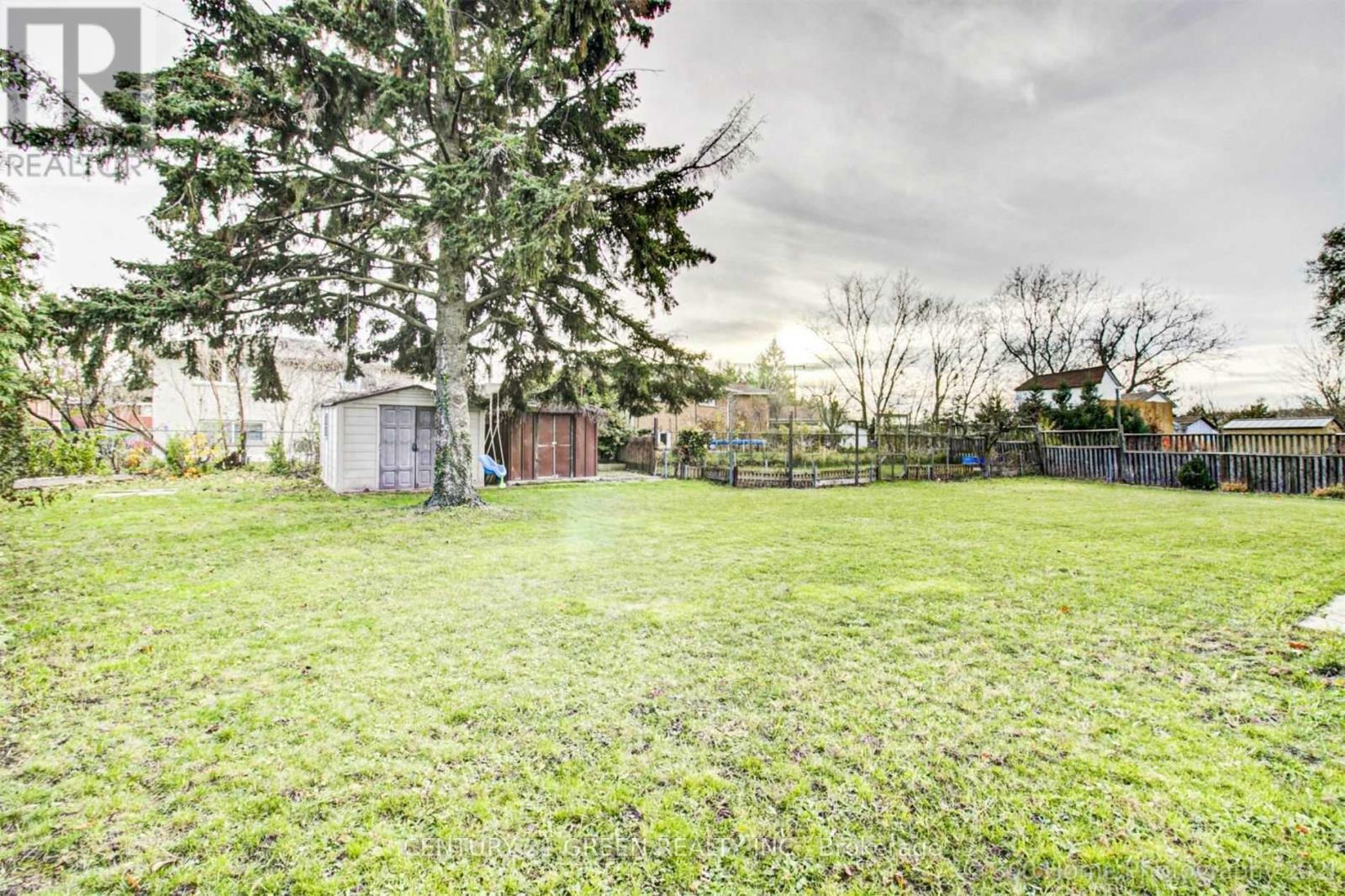 Property Photo: 33 Garvey Crescent Upper ON L8K 3W9
