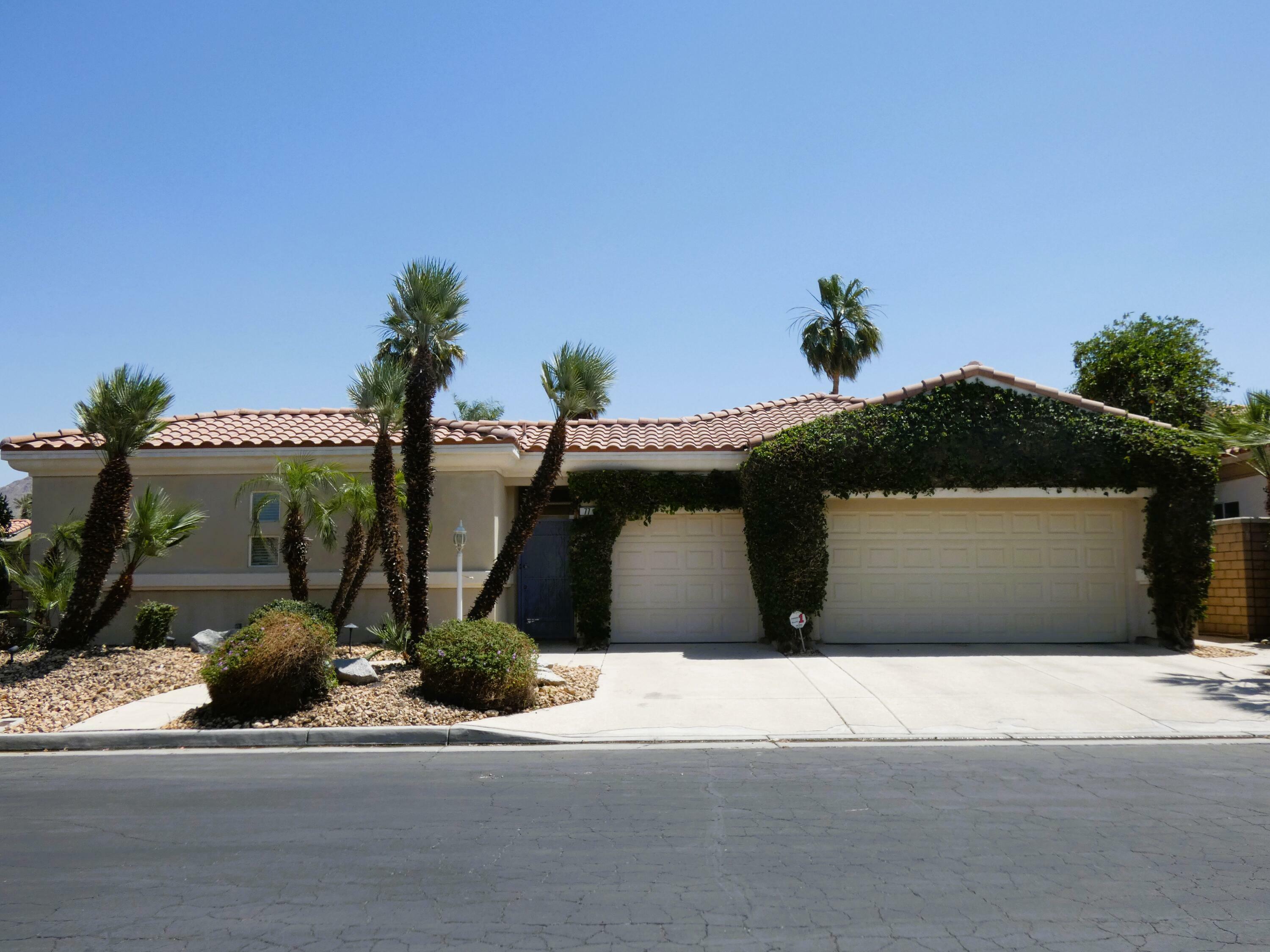 Property Photo: 77 Clavel Court CA 92260