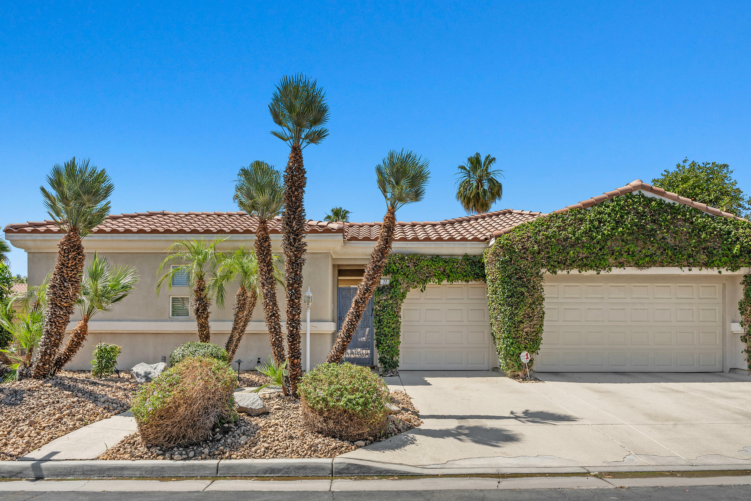 Property Photo: 77 Clavel Court CA 92260