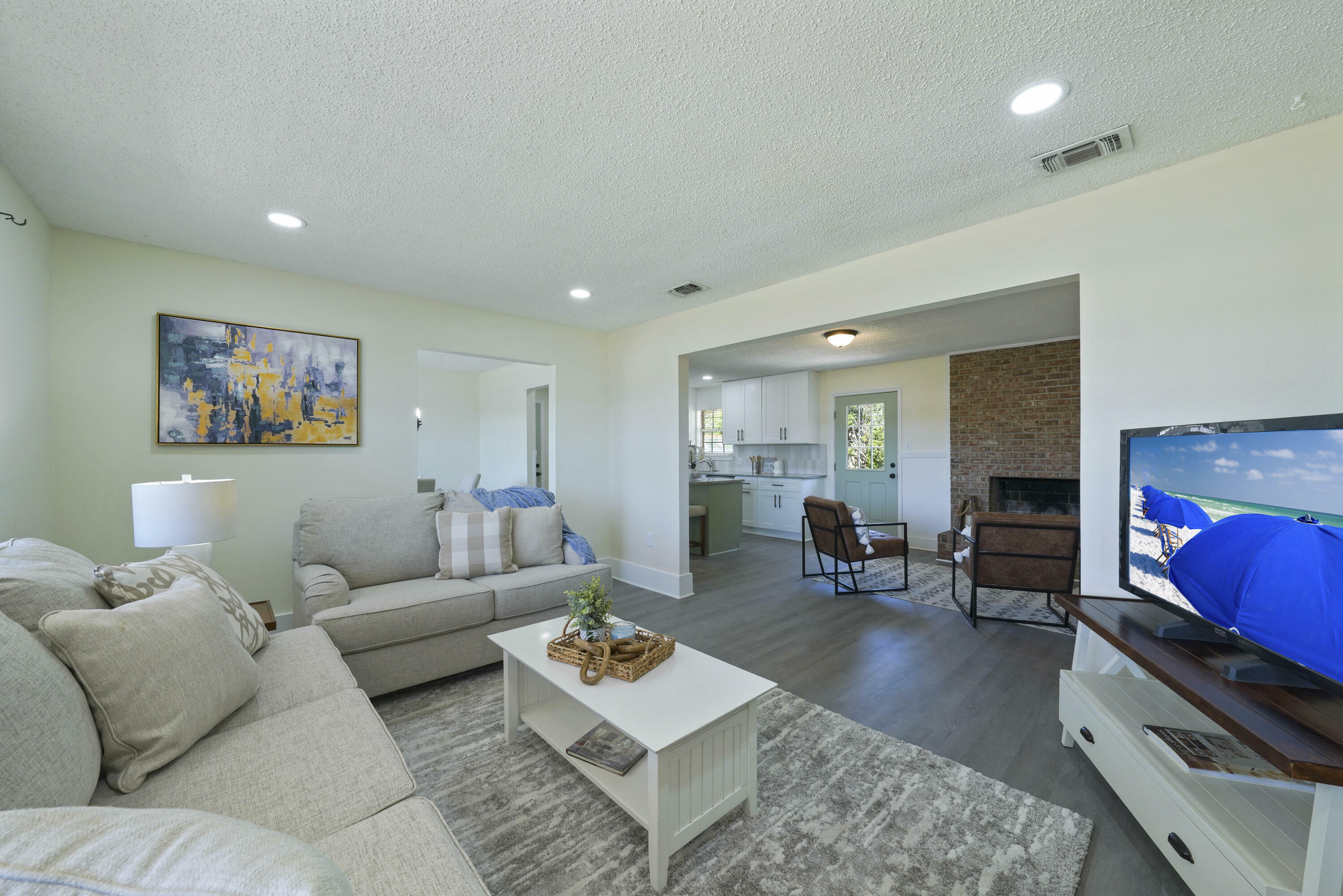 Property Photo: 15 Lakeview Drive FL 32569