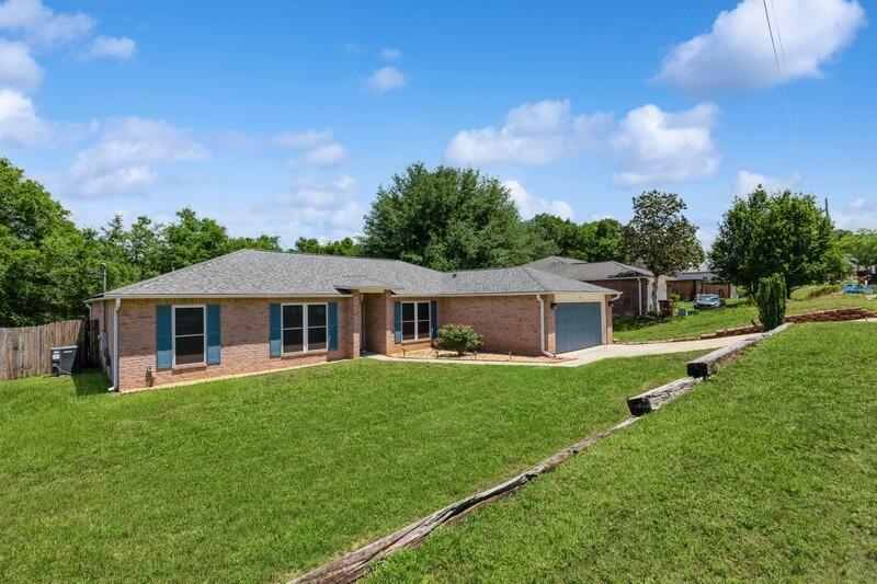 Property Photo: 316 Egan Dr Drive FL 32536