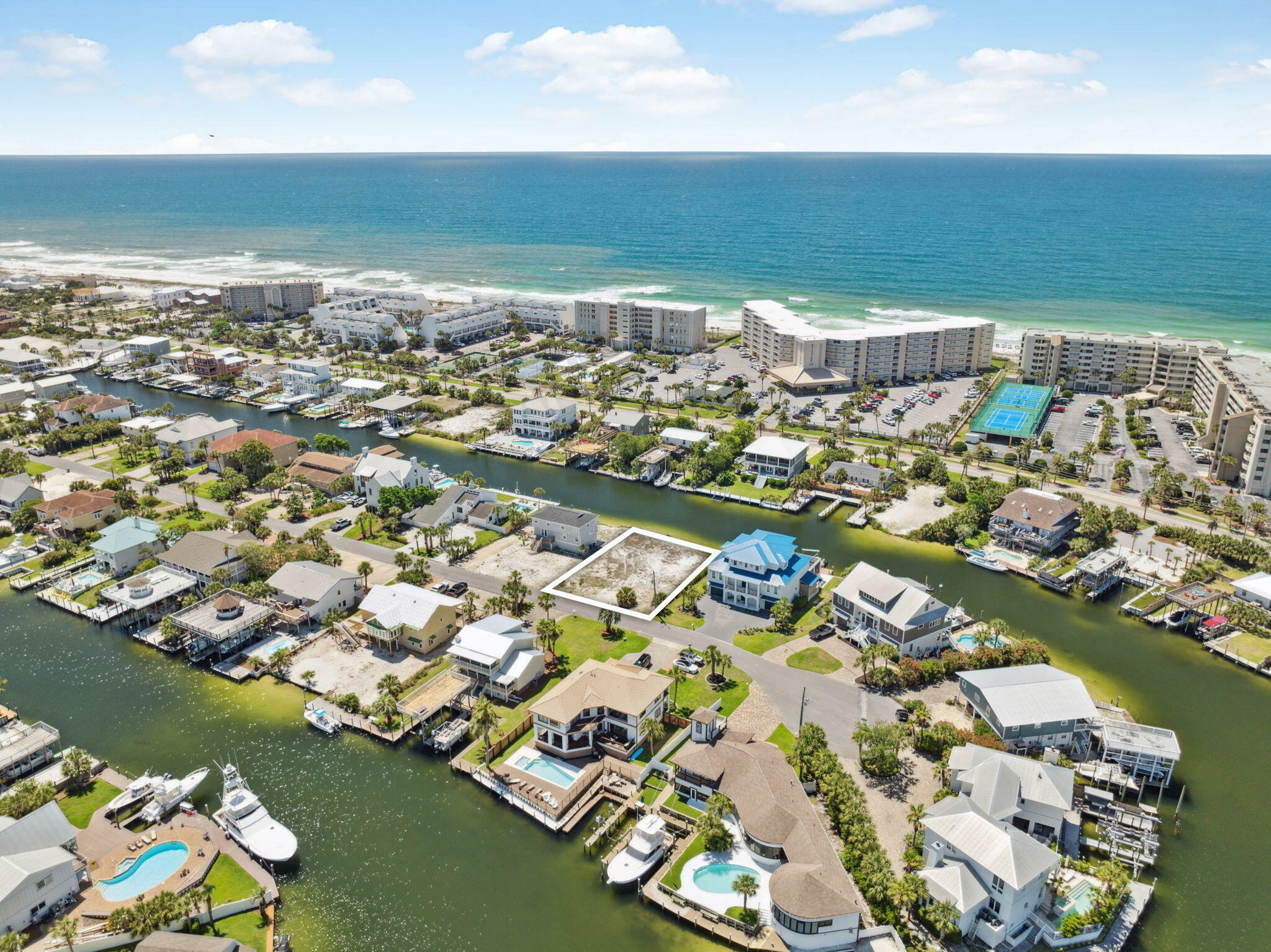 Property Photo:  506 Vera Cruz Drive  FL 32541 