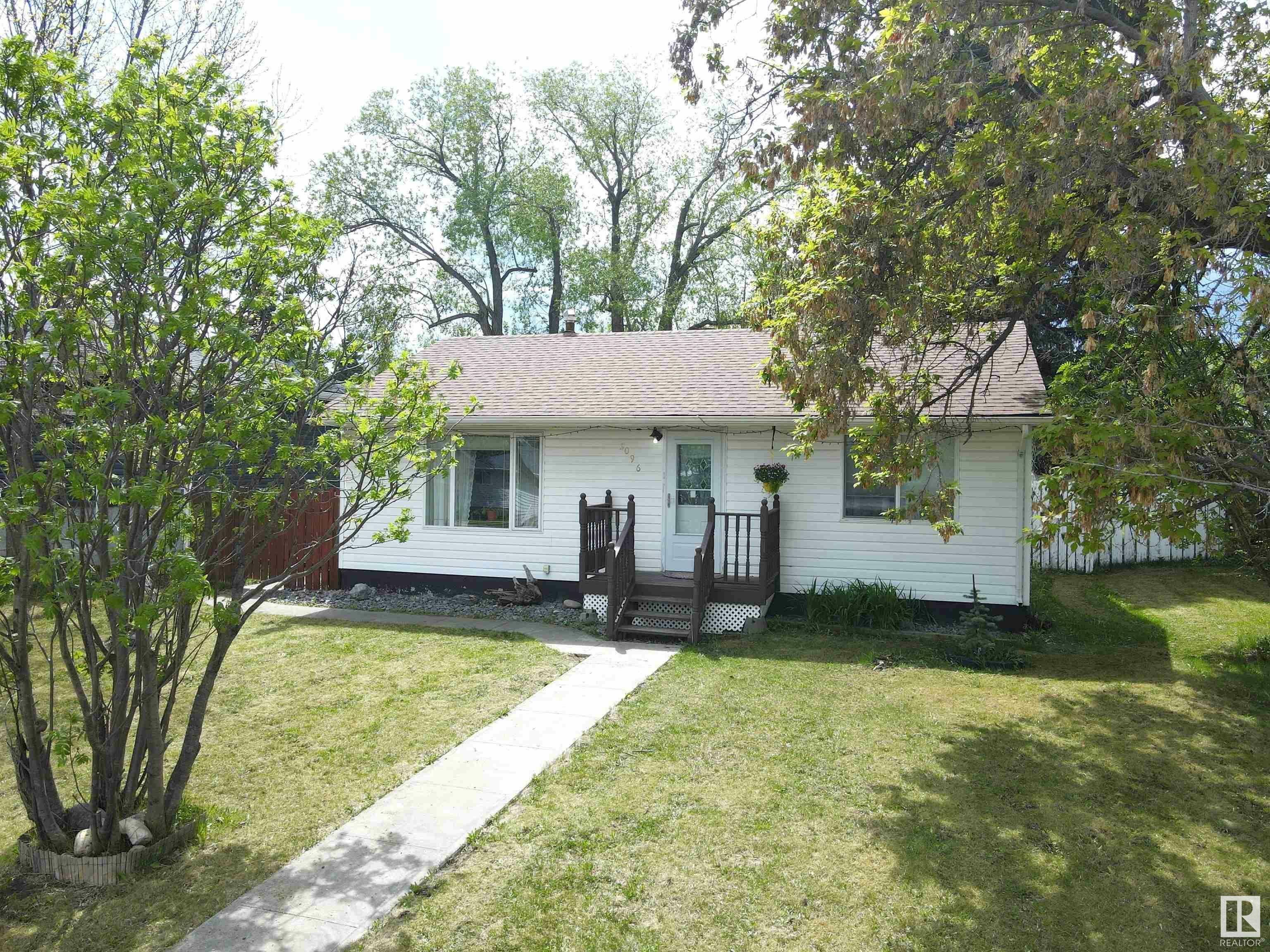 Property Photo:  5096 45 Street  AB T7A 1C2 