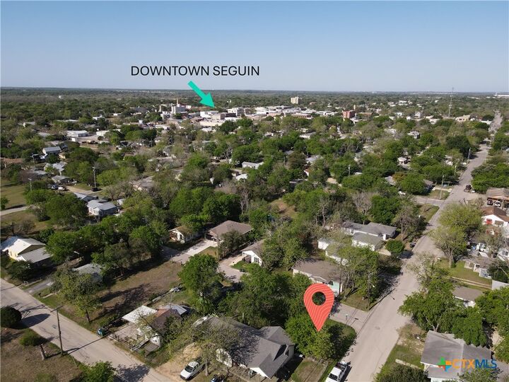 Property Photo: 631 E Ireland Street TX 78155