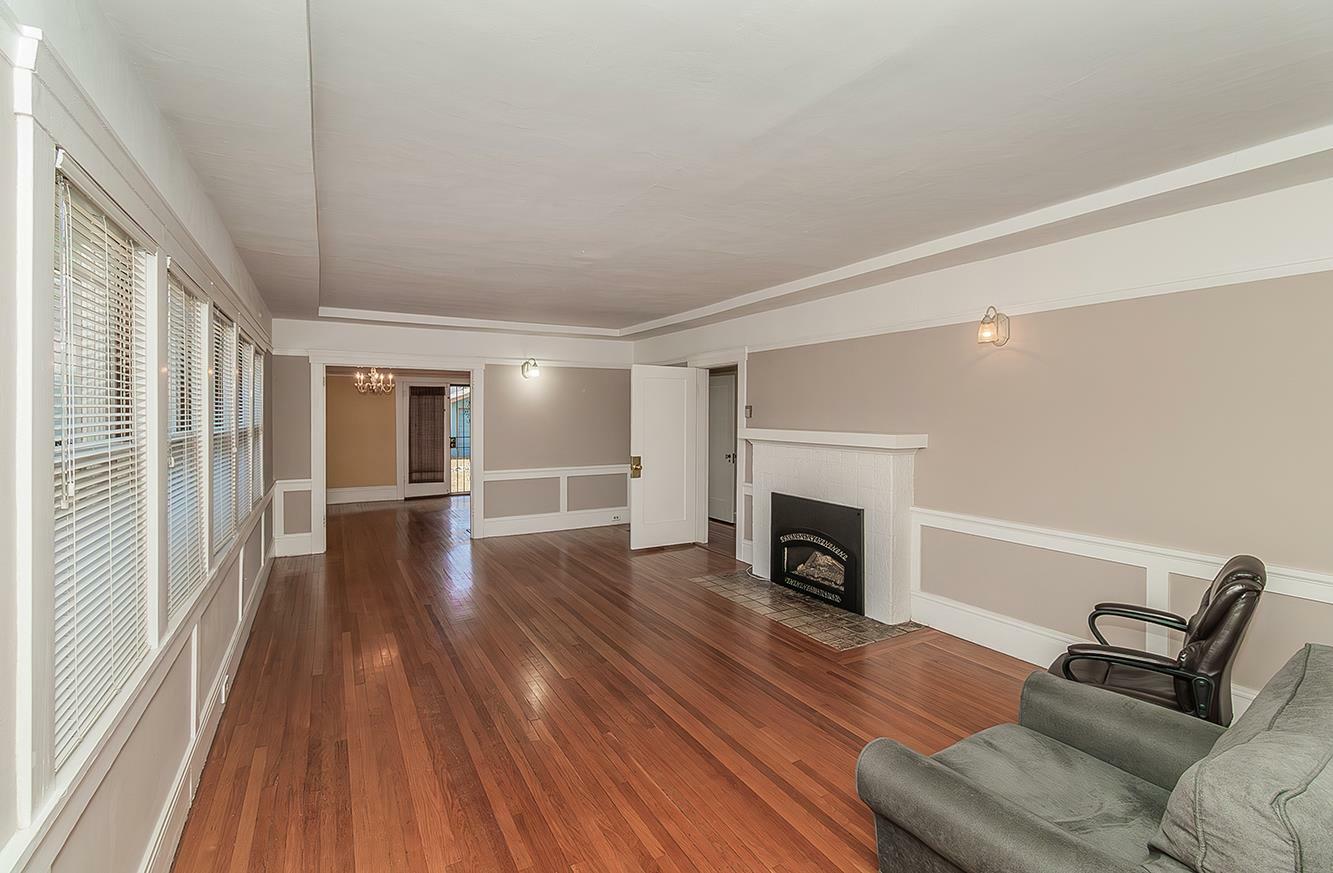 Property Photo: 838 E Home Avenue CA 93728