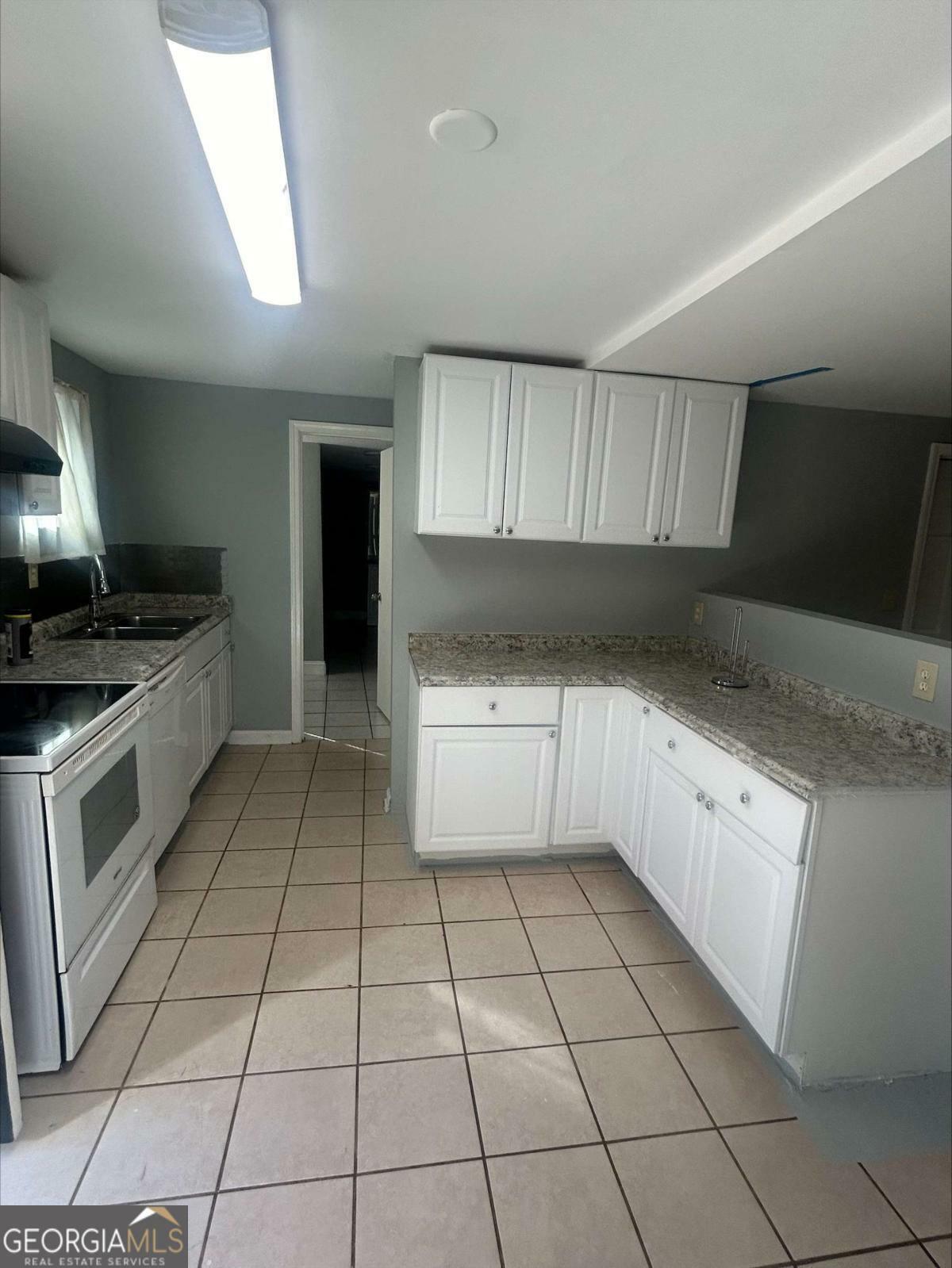 Property Photo: 462 Ohern Court GA 30088