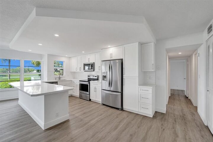 Property Photo:  2500 NE 48th Ln 103  FL 33308 
