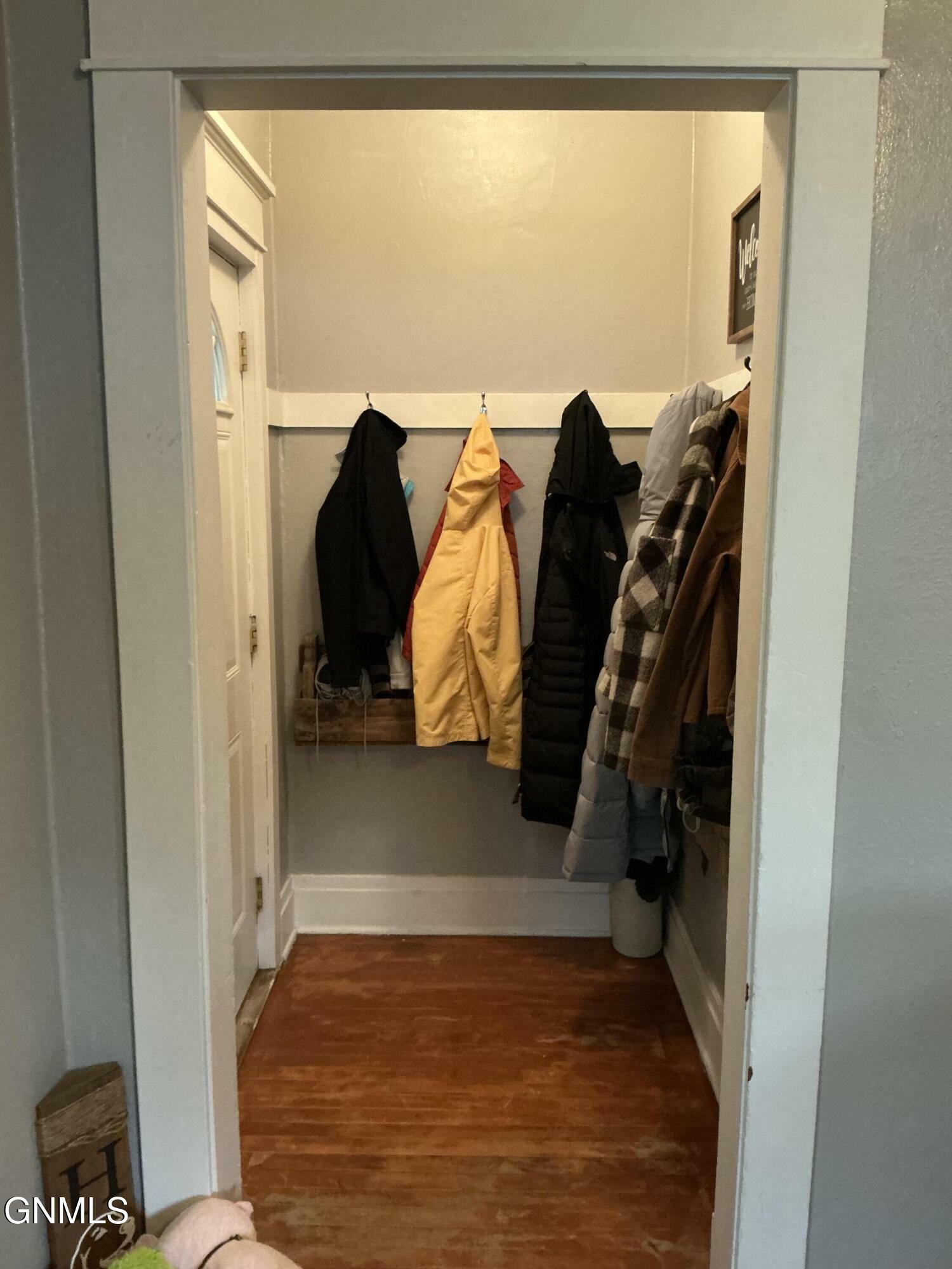 Property Photo: 208 9th Avenue SW ND 58554