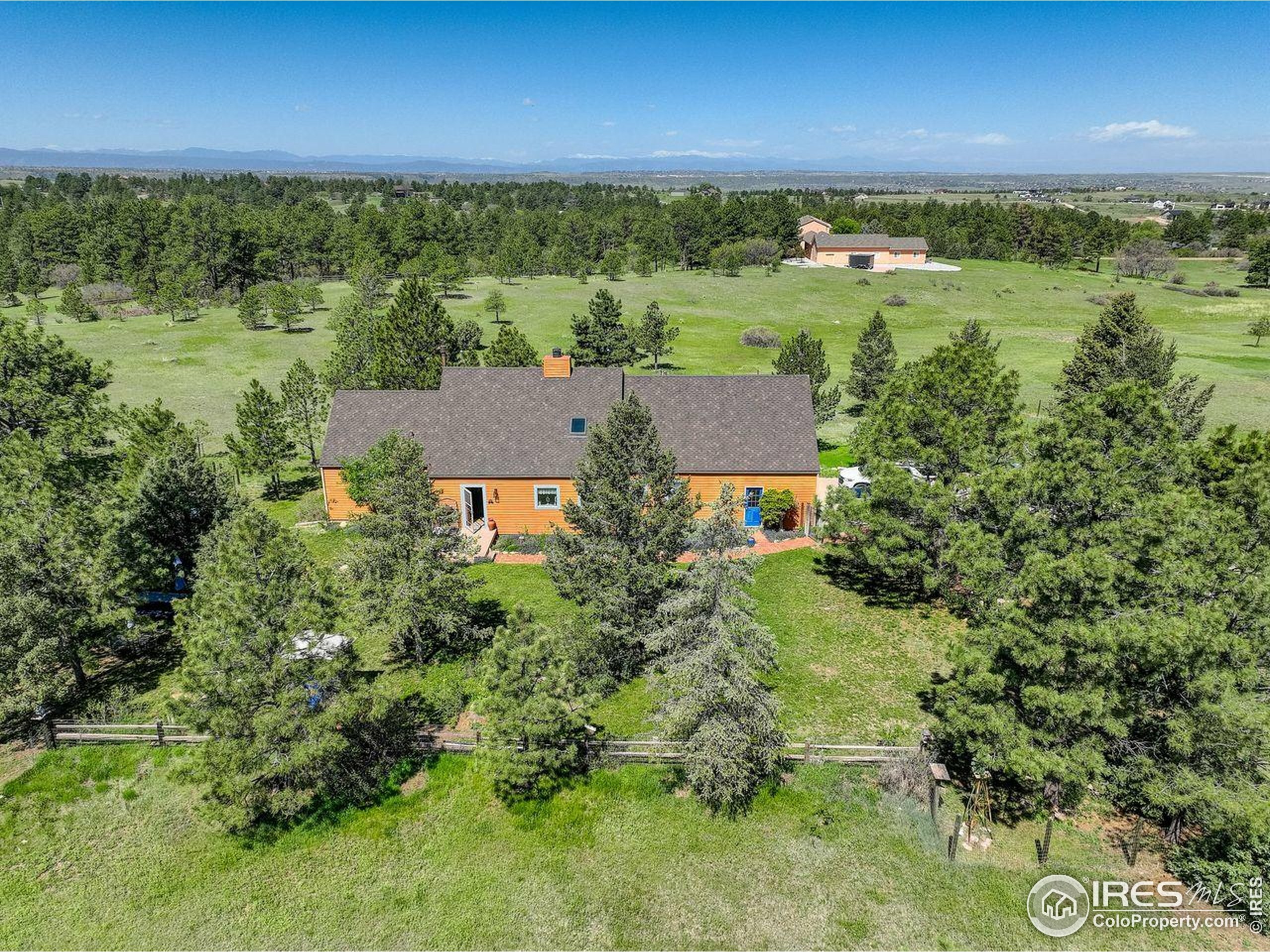 Property Photo:  2219 Meadow Green Cir  CO 80116 