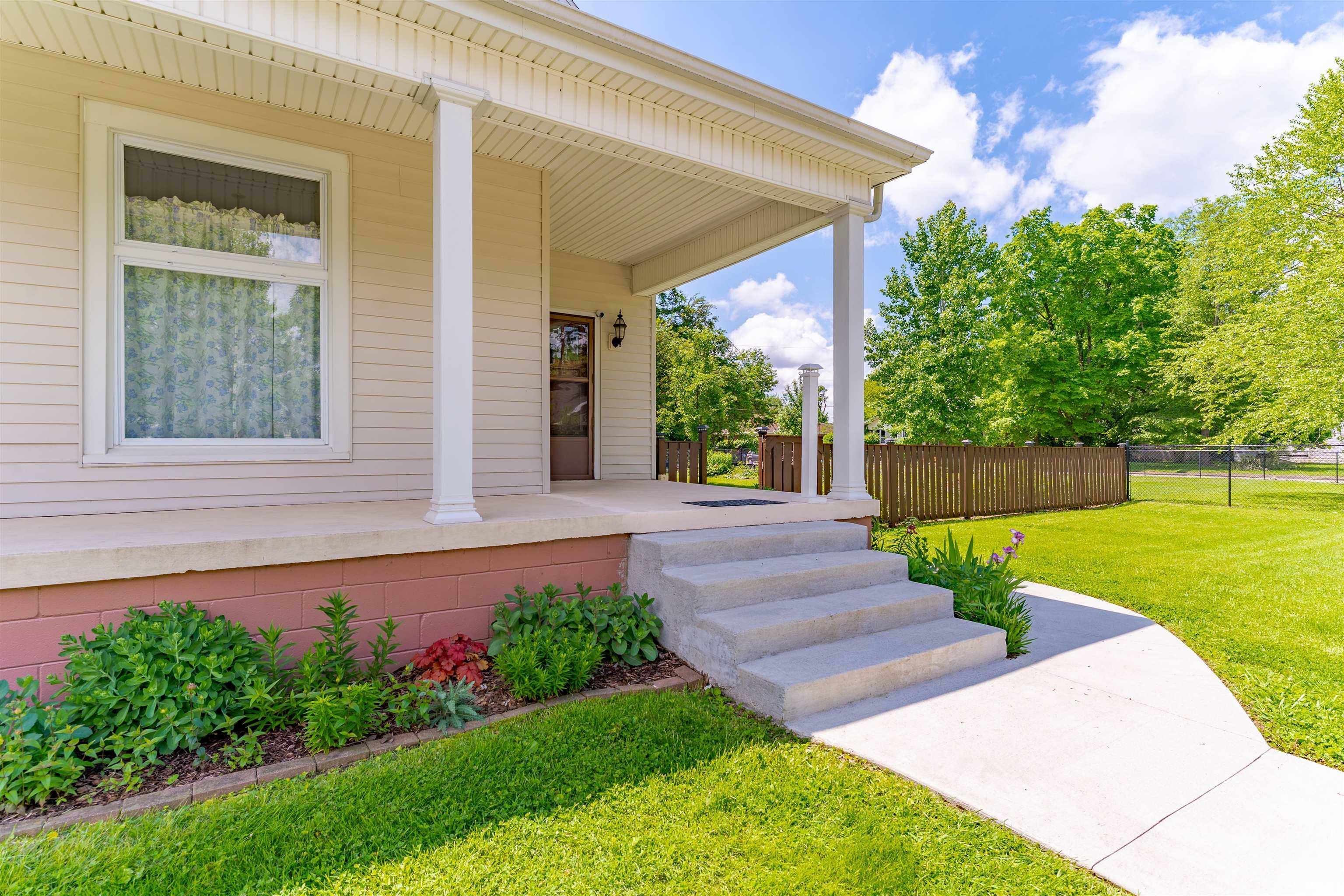 Property Photo: 709 E Blackford Avenue IN 47713