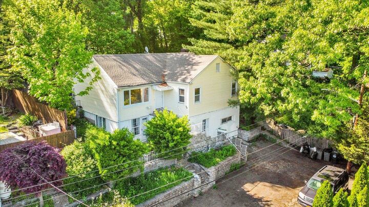 34 Aka 172 Linn Place  Yonkers NY 10705 photo