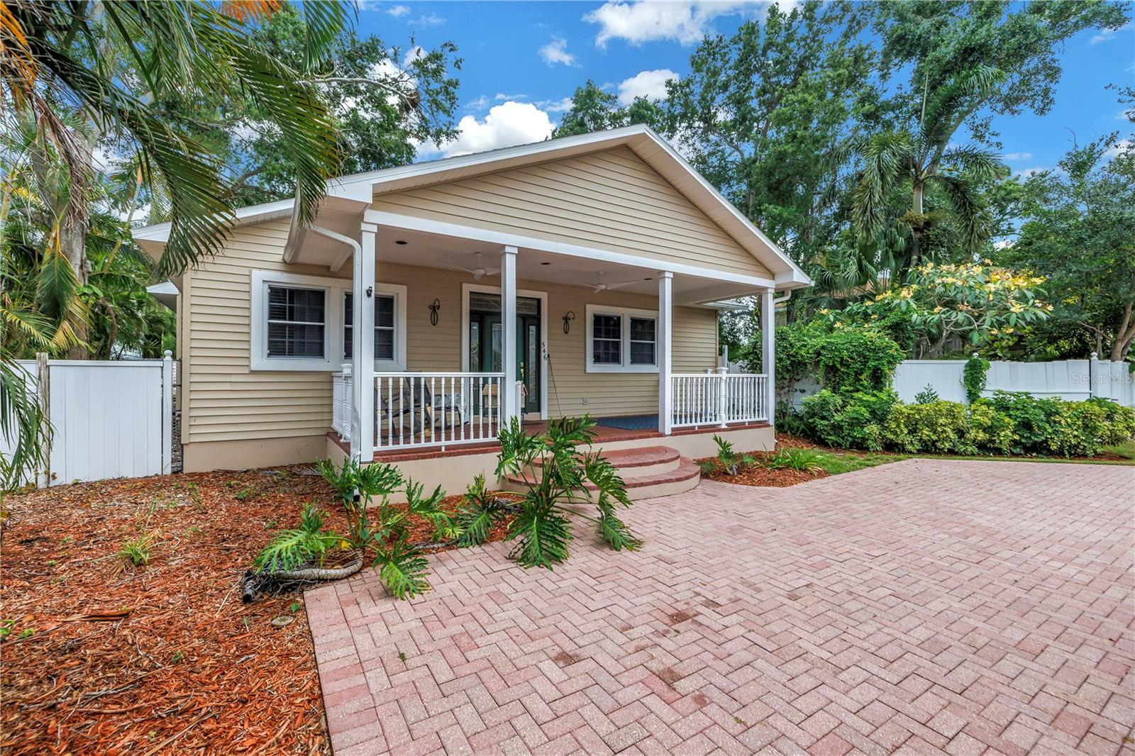 Property Photo: 546 26th Avenue N FL 33704