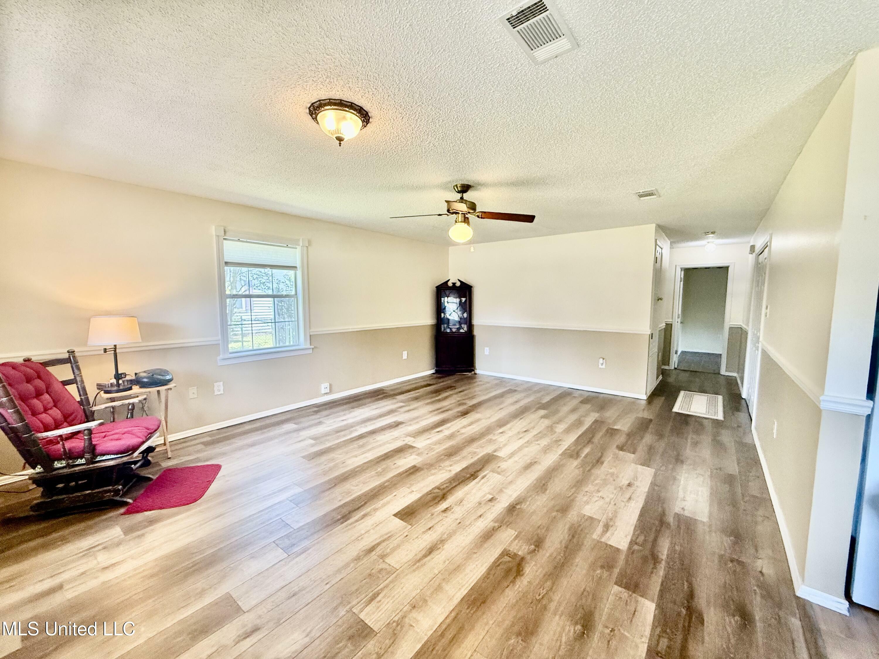 Property Photo: 2006 Eden Street MS 39581