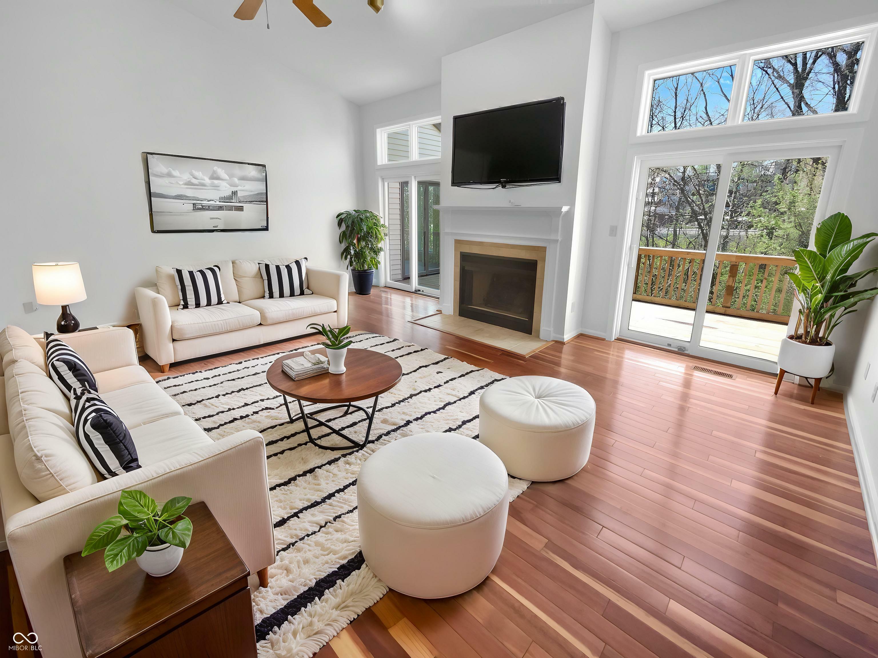 Property Photo: 1726 Creekside Lane W IN 46032