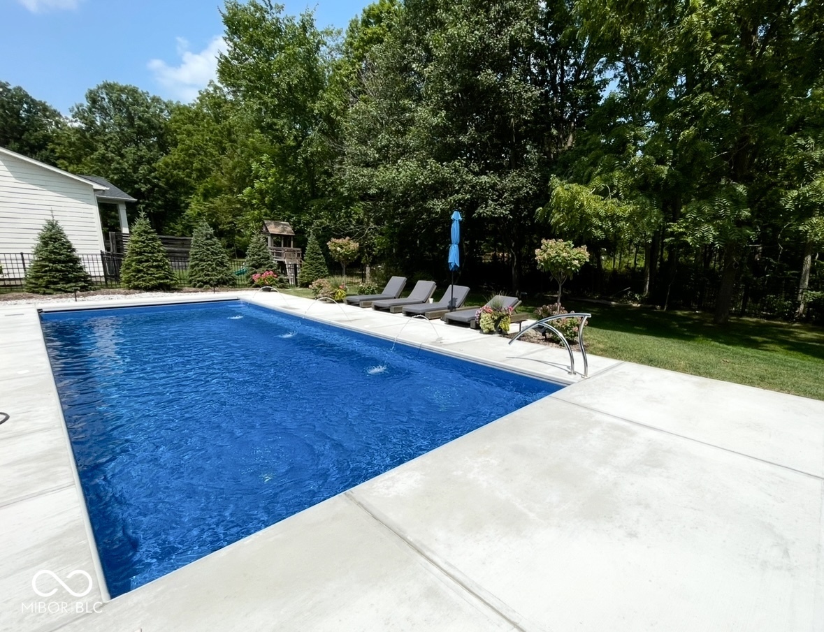Property Photo: 1050 Windsor Estates Court IN 46074