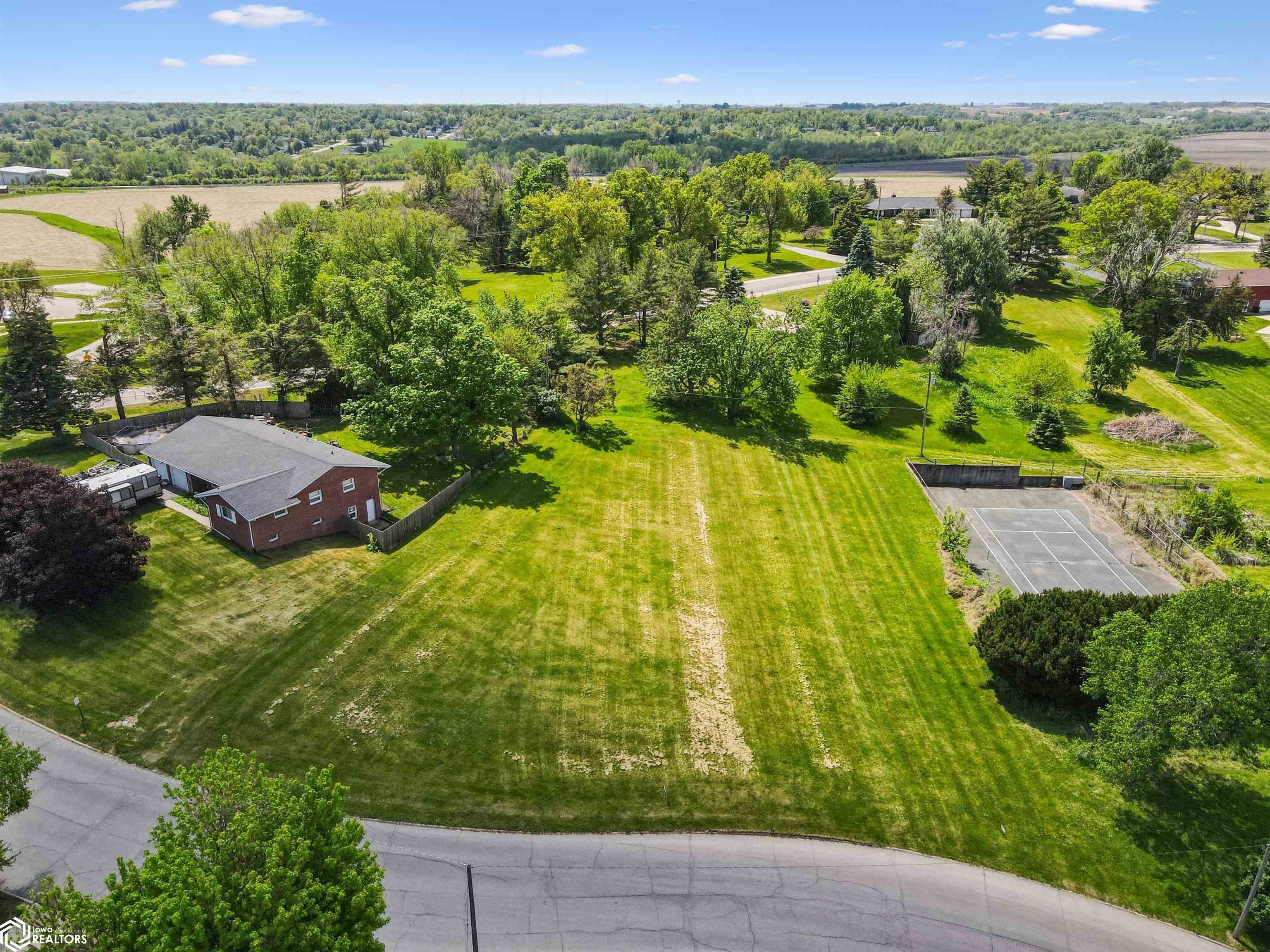 Property Photo: 513 Brentwood Road IA 50158