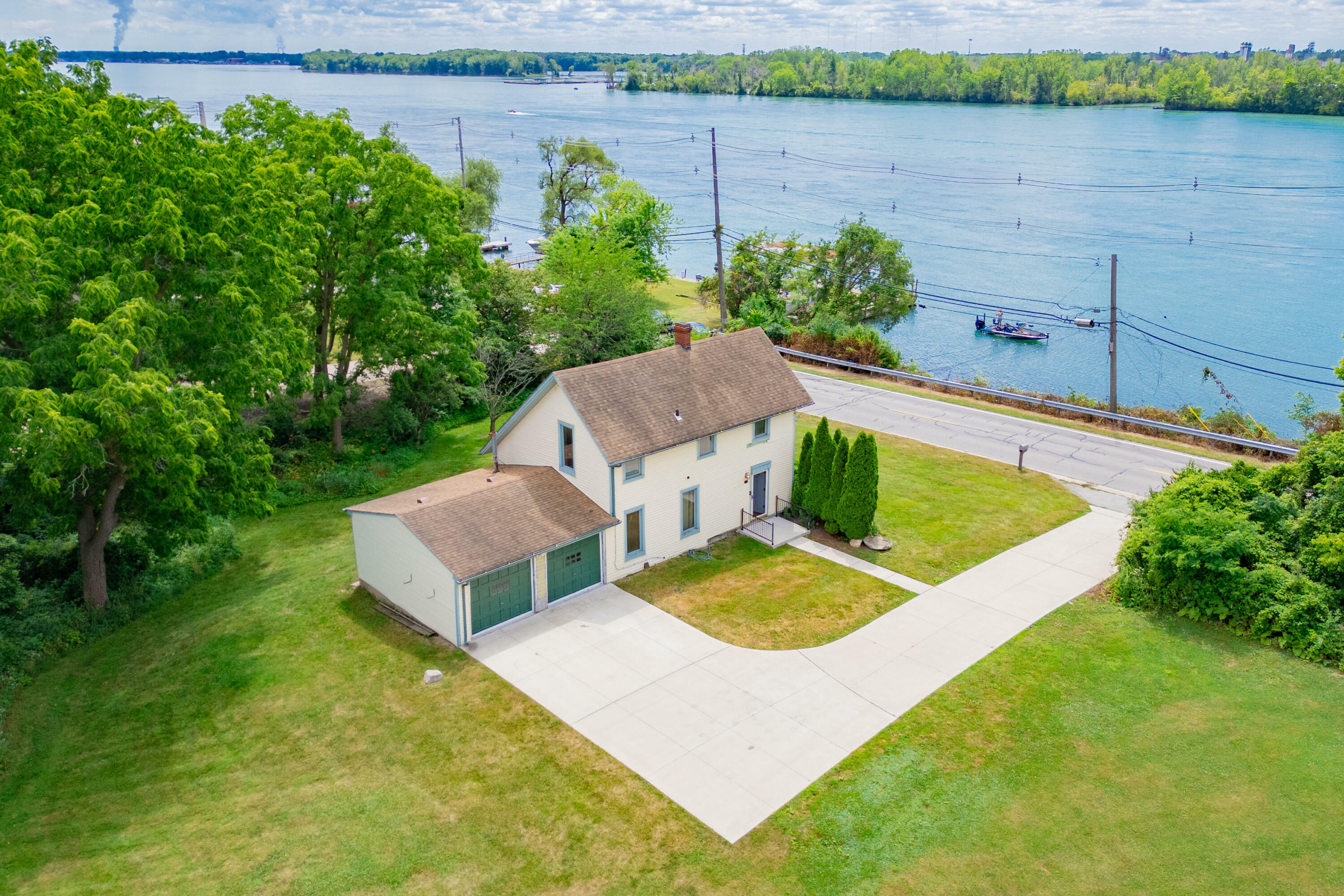 Property Photo: 25653 W River Road MI 48138