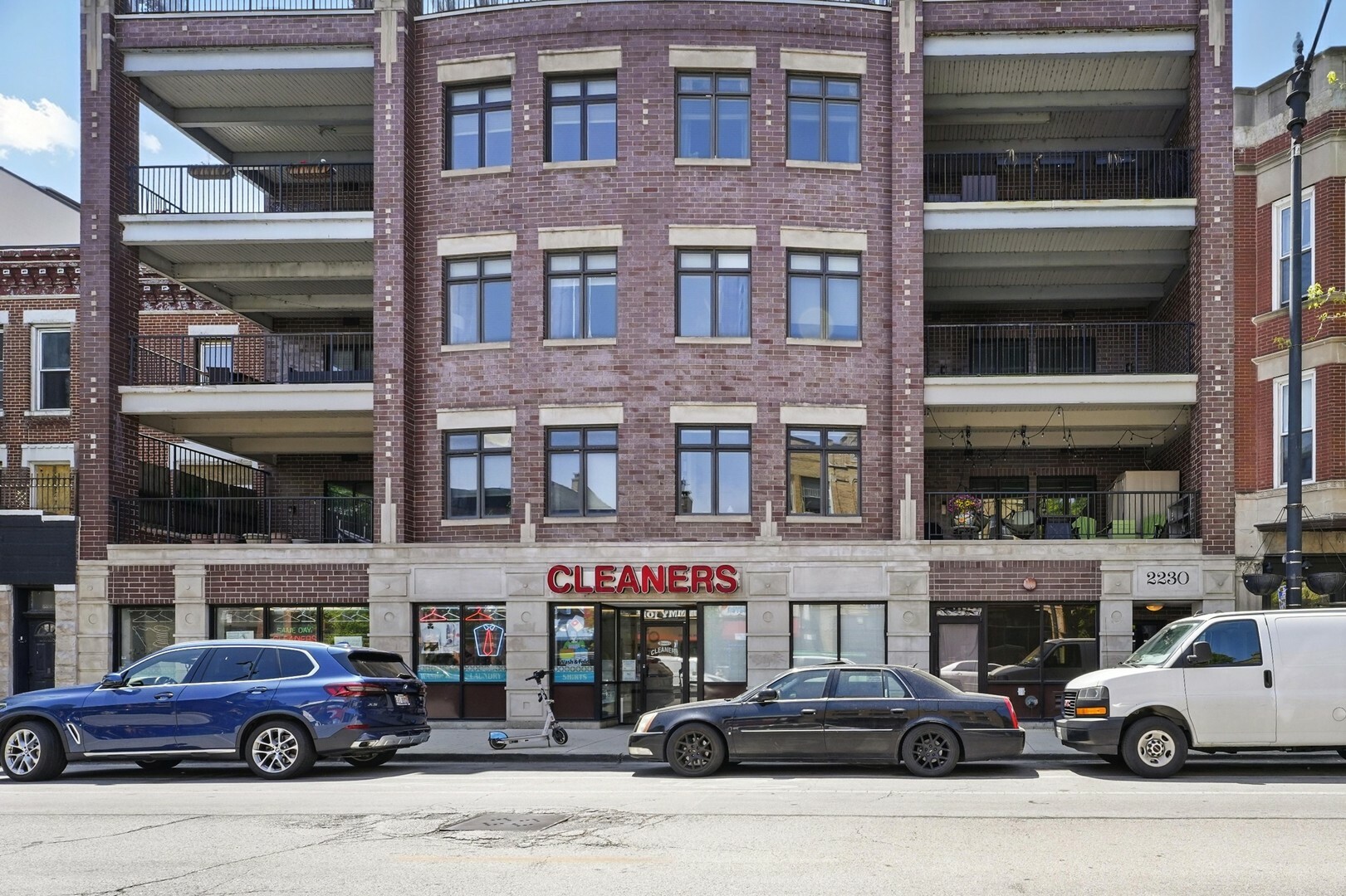 Property Photo: 2230 N Lincoln Avenue 204 IL 60614