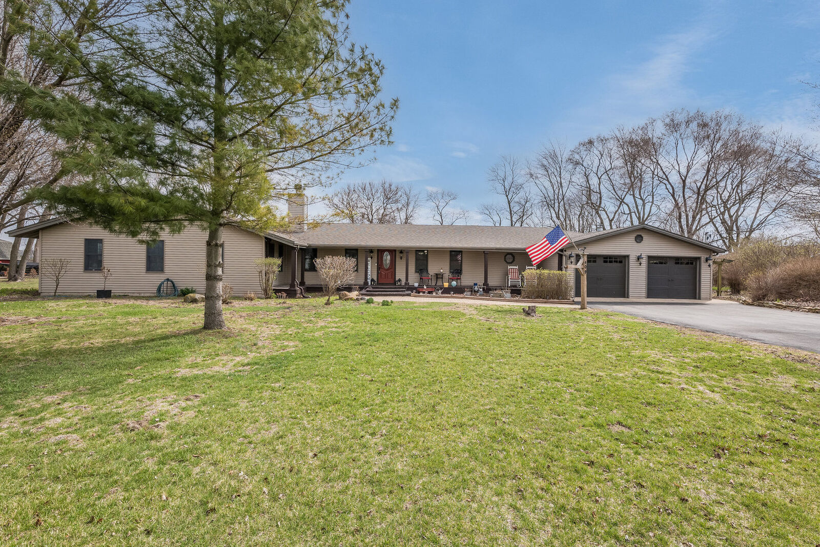 Property Photo:  409 S Mitchell Street  IL 60407 