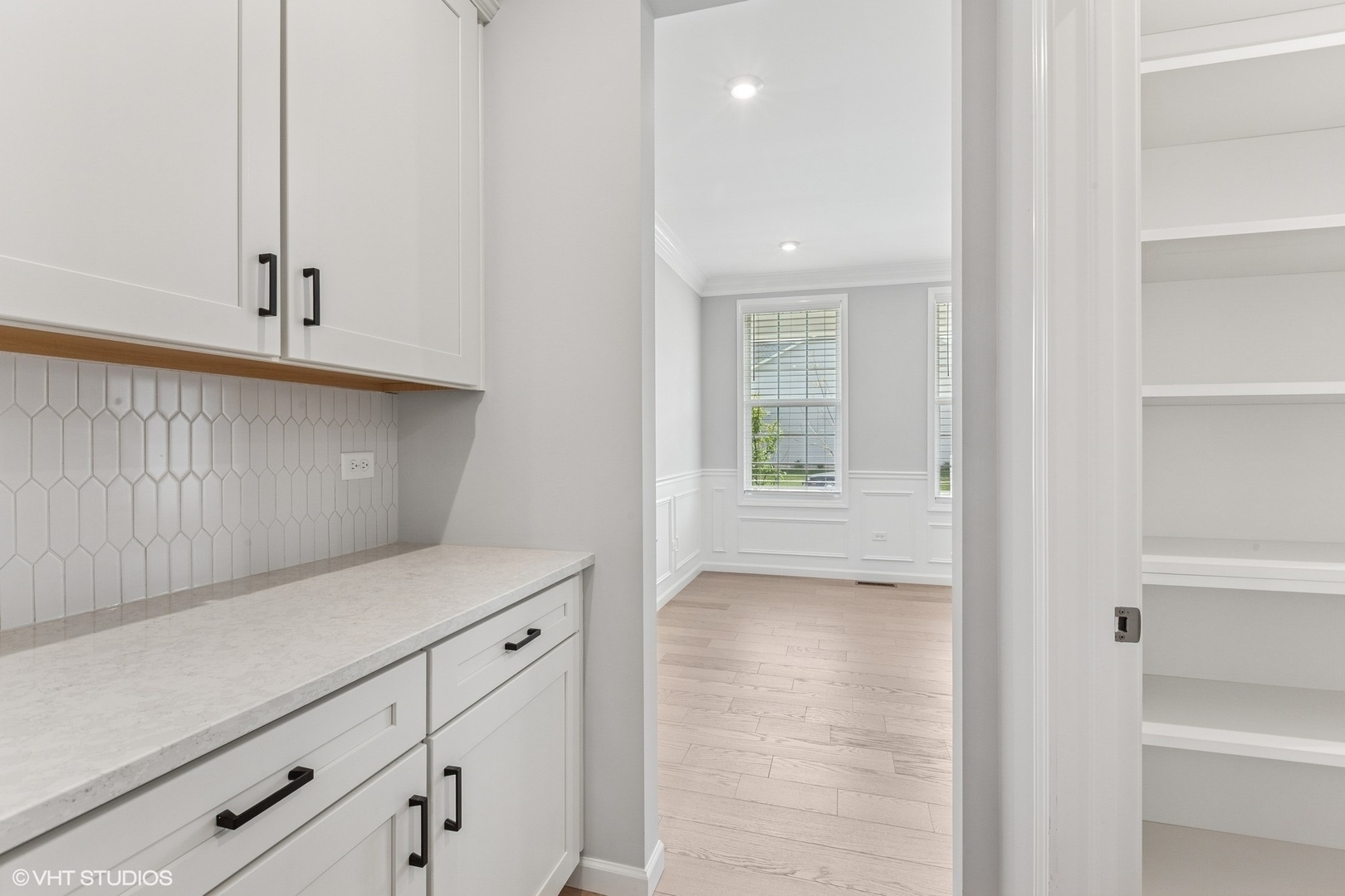 Property Photo: 2508 Weatherbee Lane IL 60563