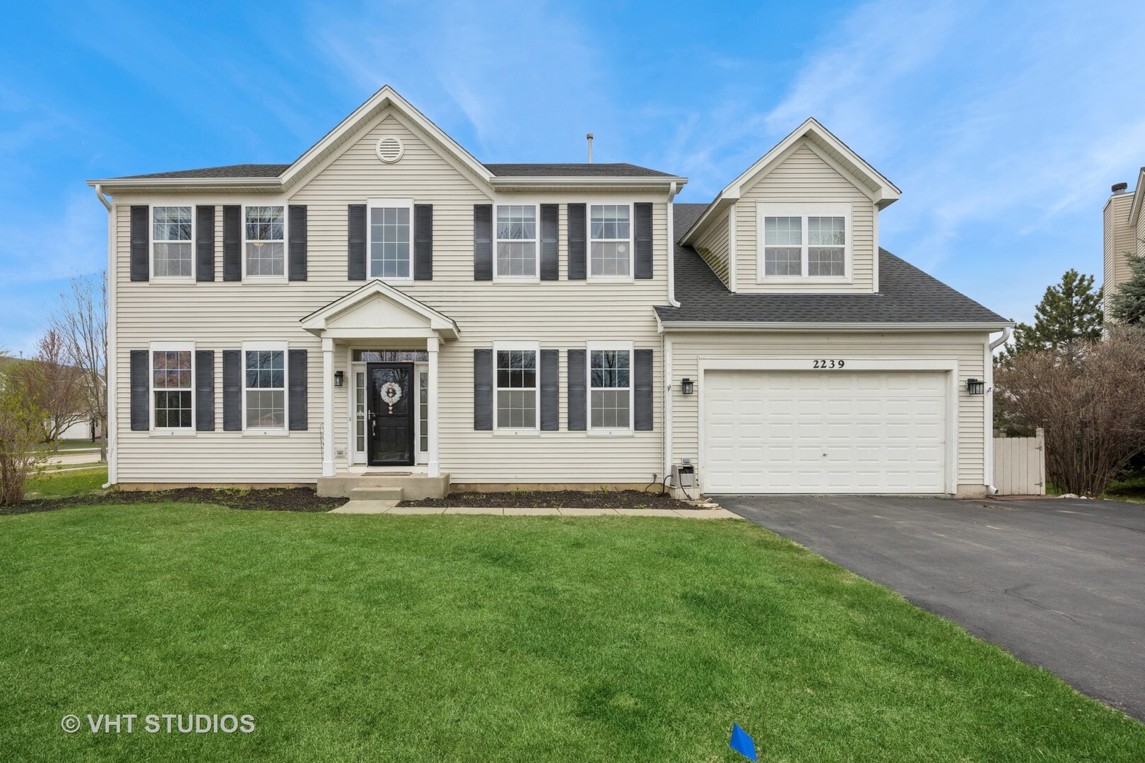 Property Photo: 2239 Green Glade Way IL 60084