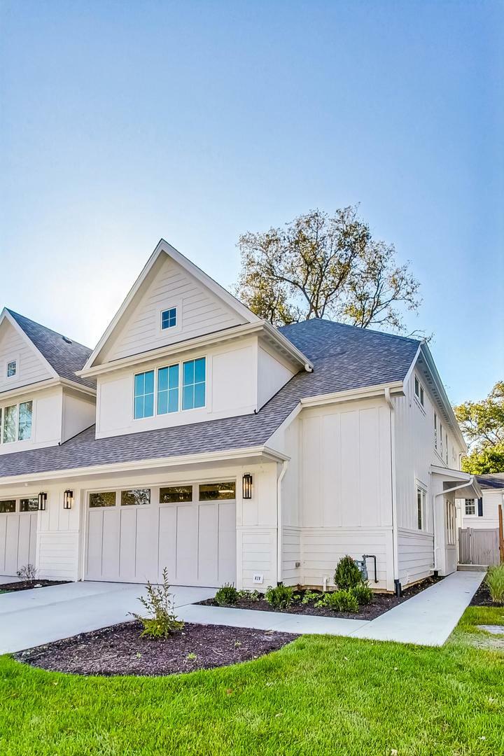 Property Photo: 828 E Franklin Avenue IL 60540
