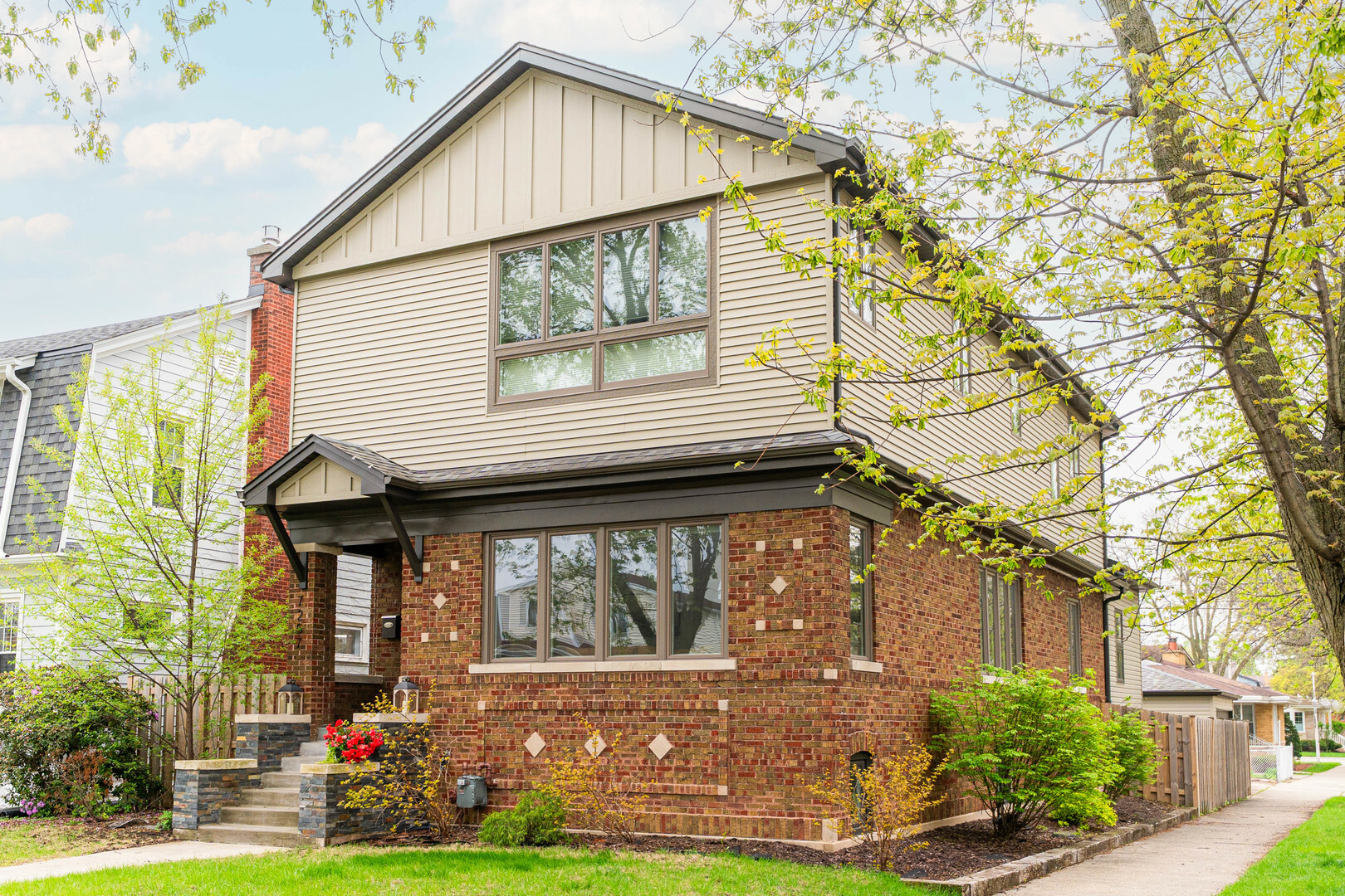 Property Photo: 7257 W Greenleaf Avenue IL 60631