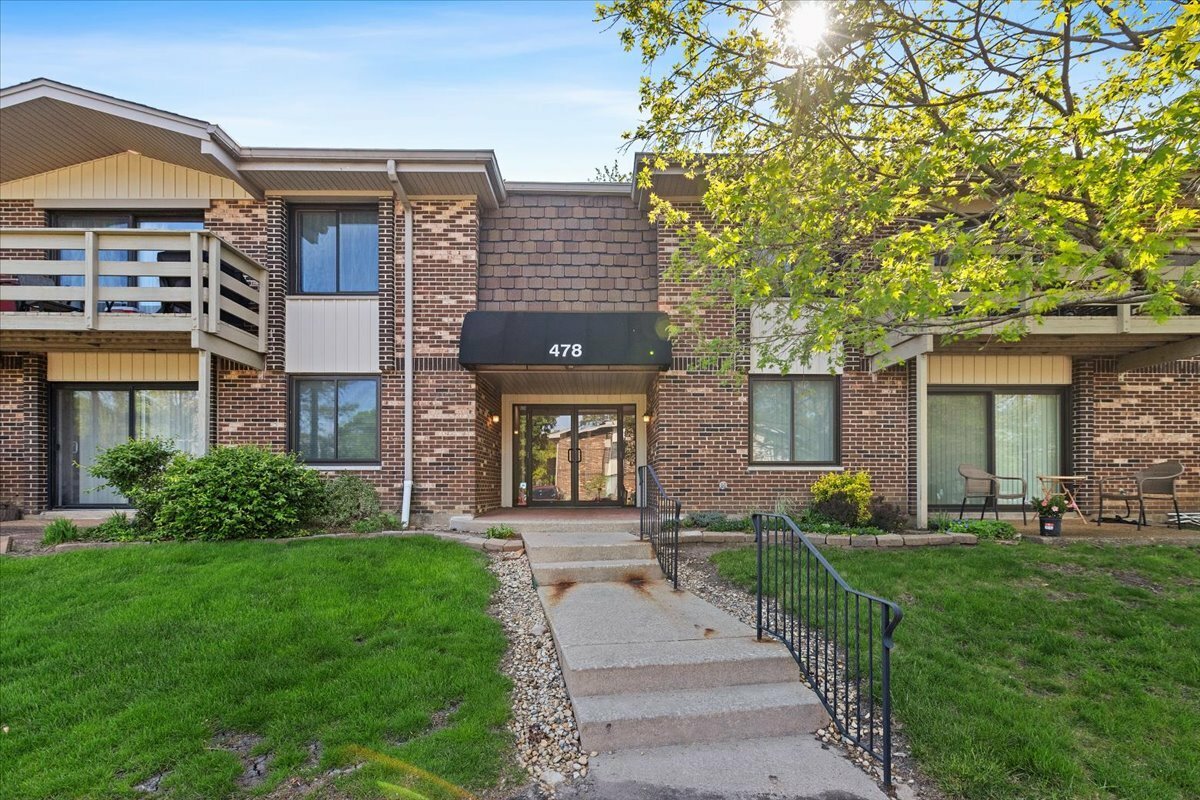 478 Raintree Court 1D  Glen Ellyn IL 60137 photo