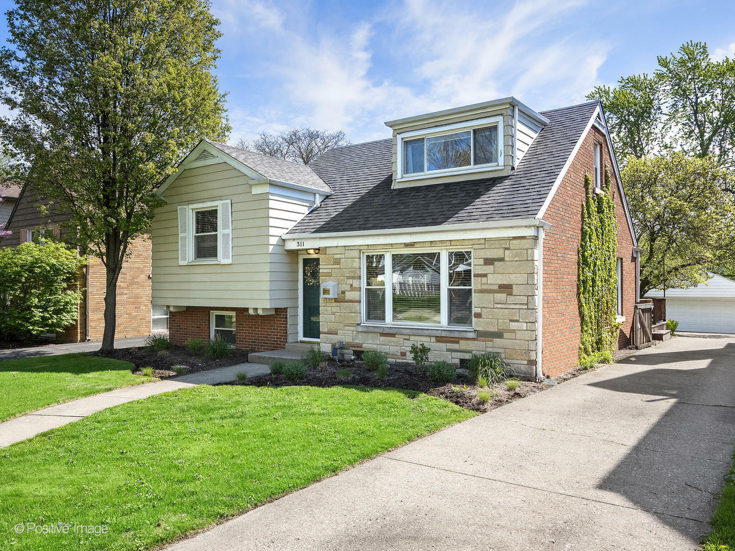 Property Photo: 311 S Peck Avenue IL 60525
