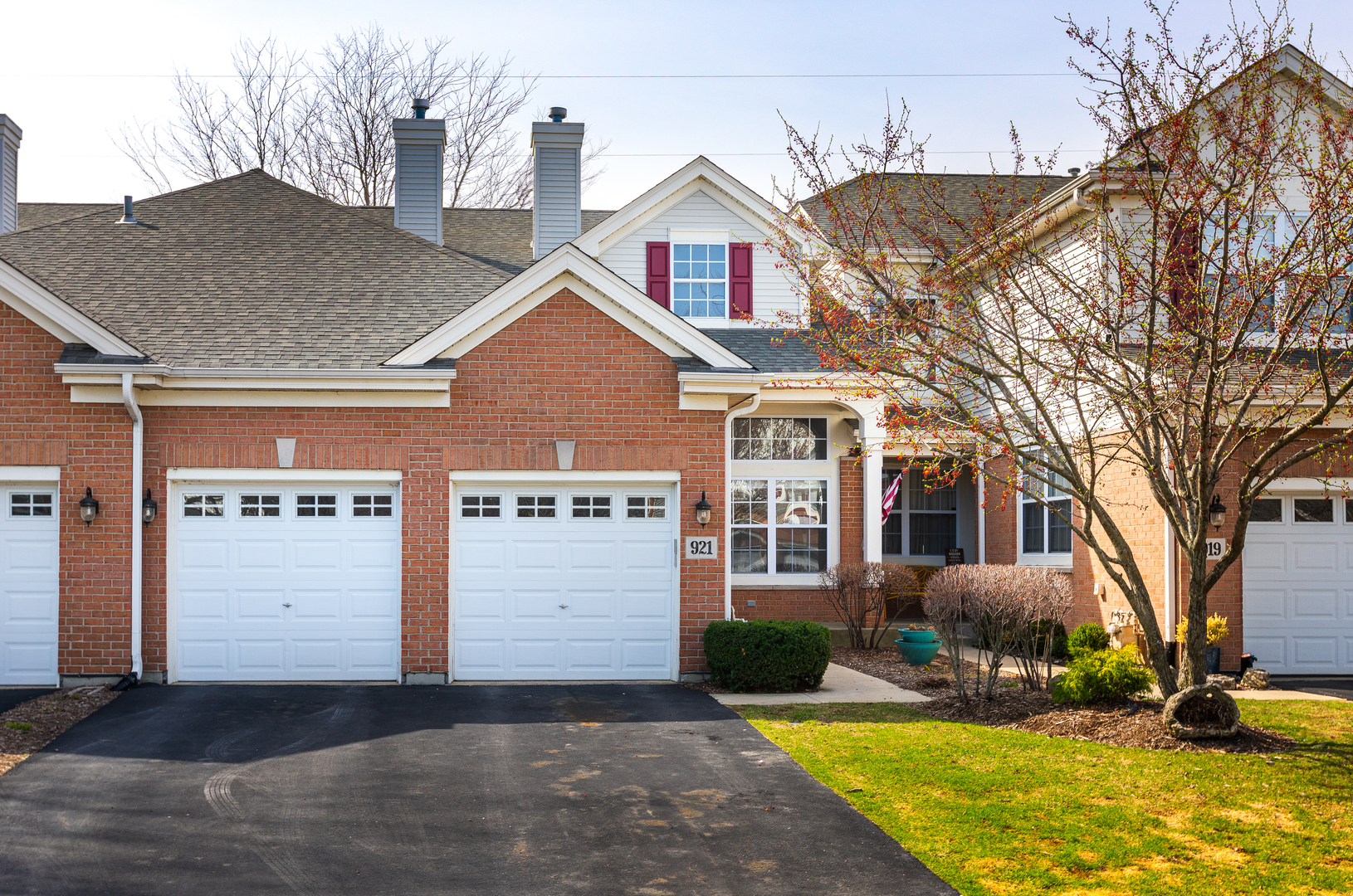 Property Photo: 921 Winners Cup Court IL 60565