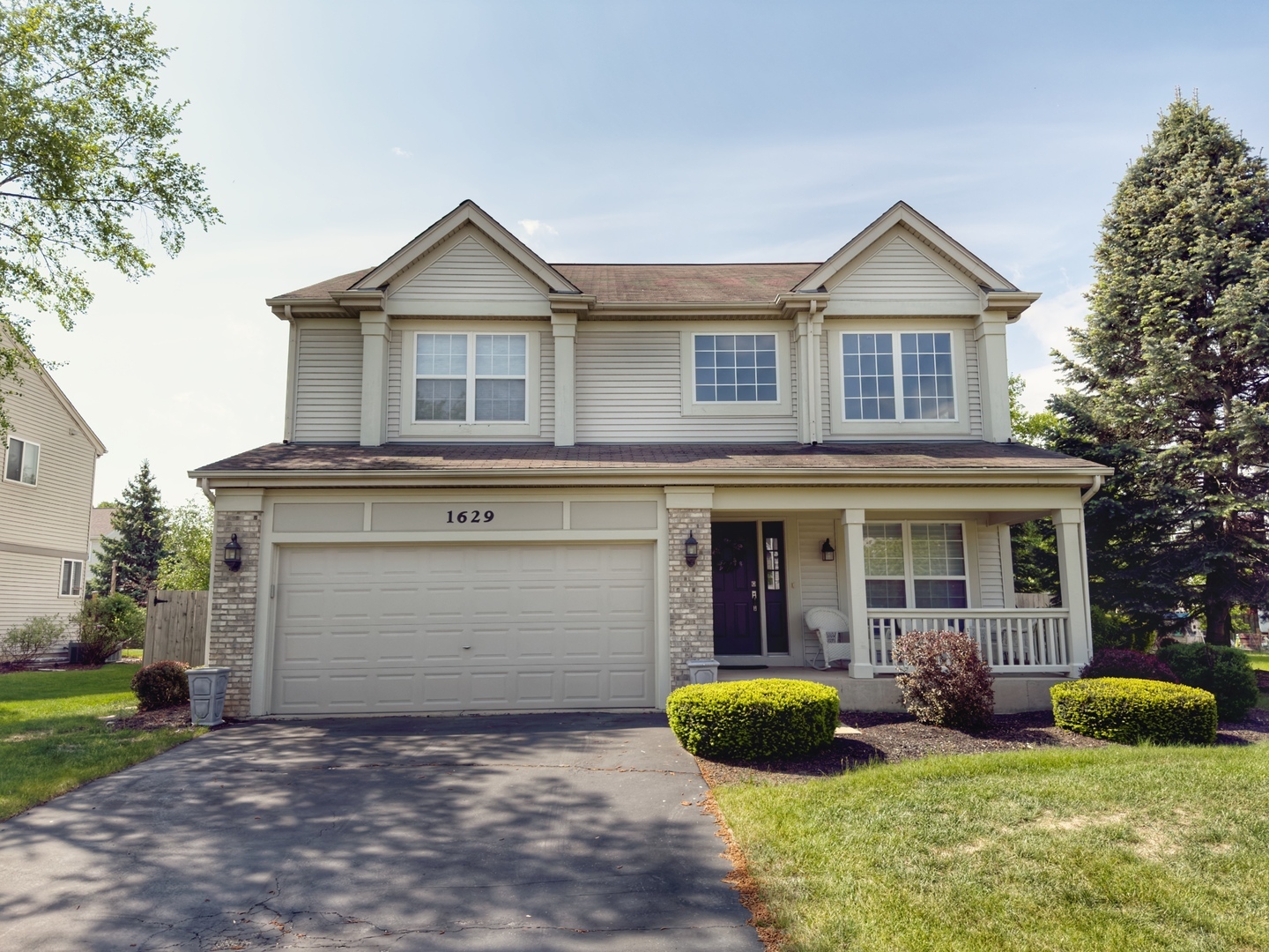 Property Photo: 1629 Montclair Drive IL 60123