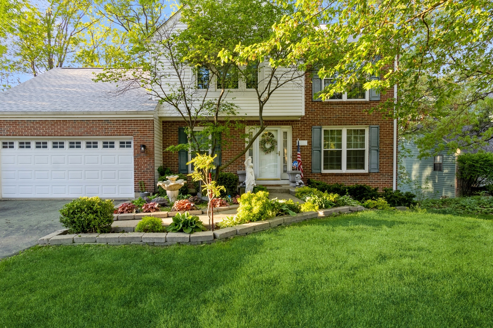 Property Photo: 772 Red Oak Drive IL 60103
